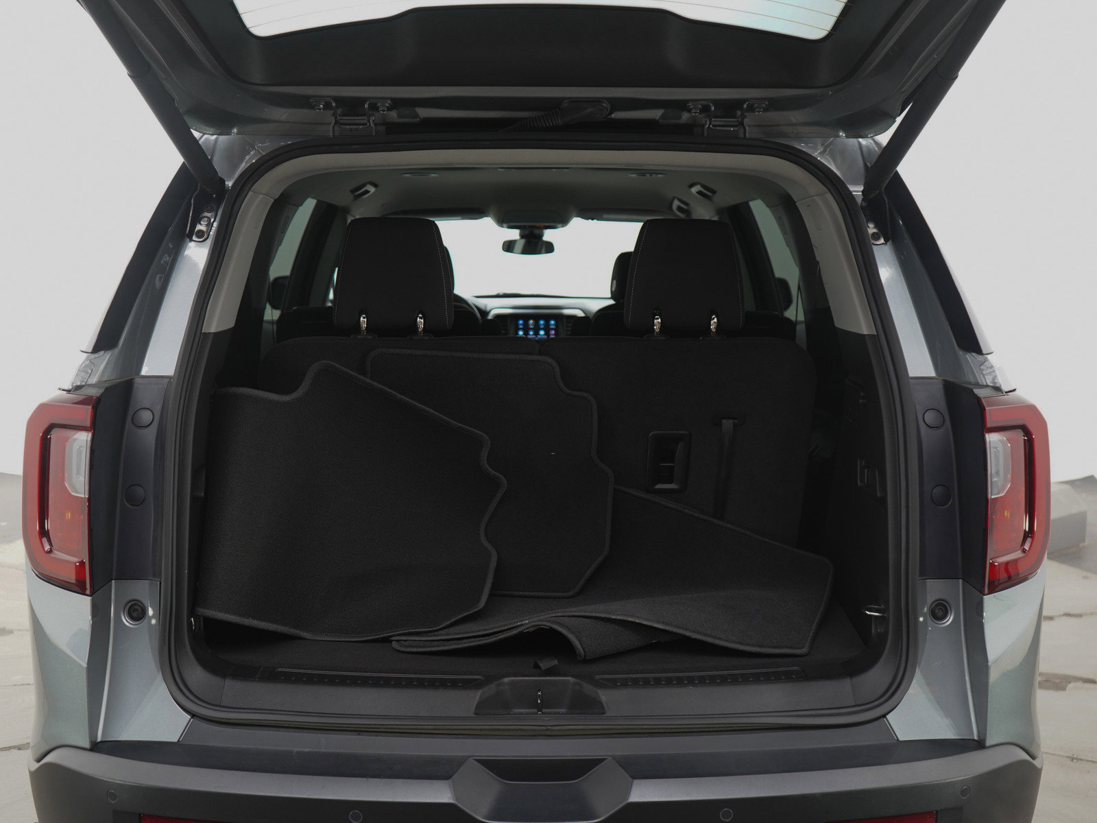 Used 2023 GMC Acadia SLE image 17