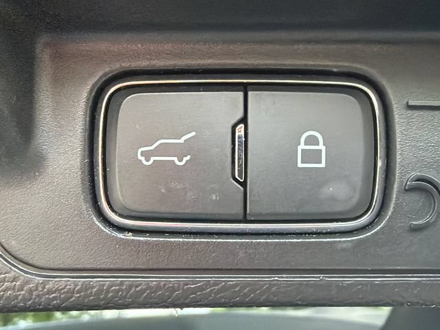 Used 2020 Ford Explorer Platinum w/ Premium Technology Package AWD/4WD image 19