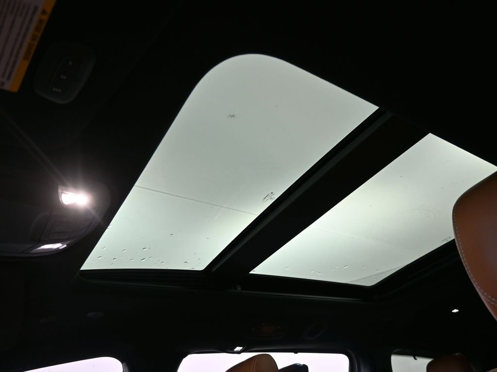 Used 2024 Chrysler Pacifica Pinnacle image 13