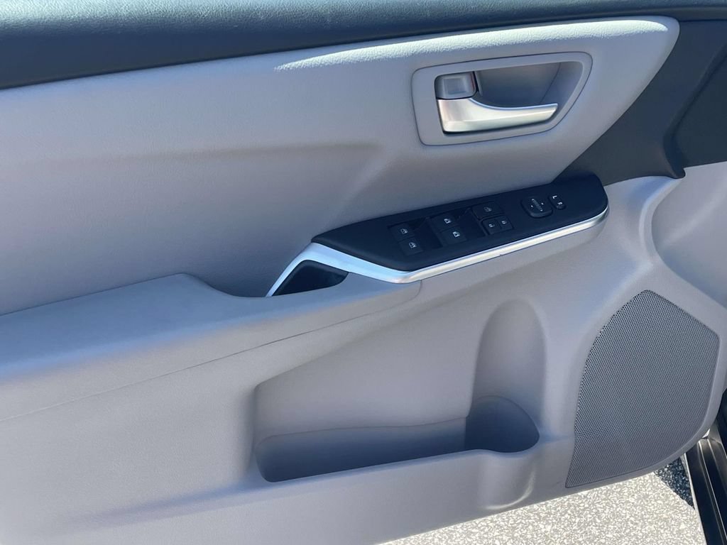 Used 2017 Toyota Camry LE FWD image 14