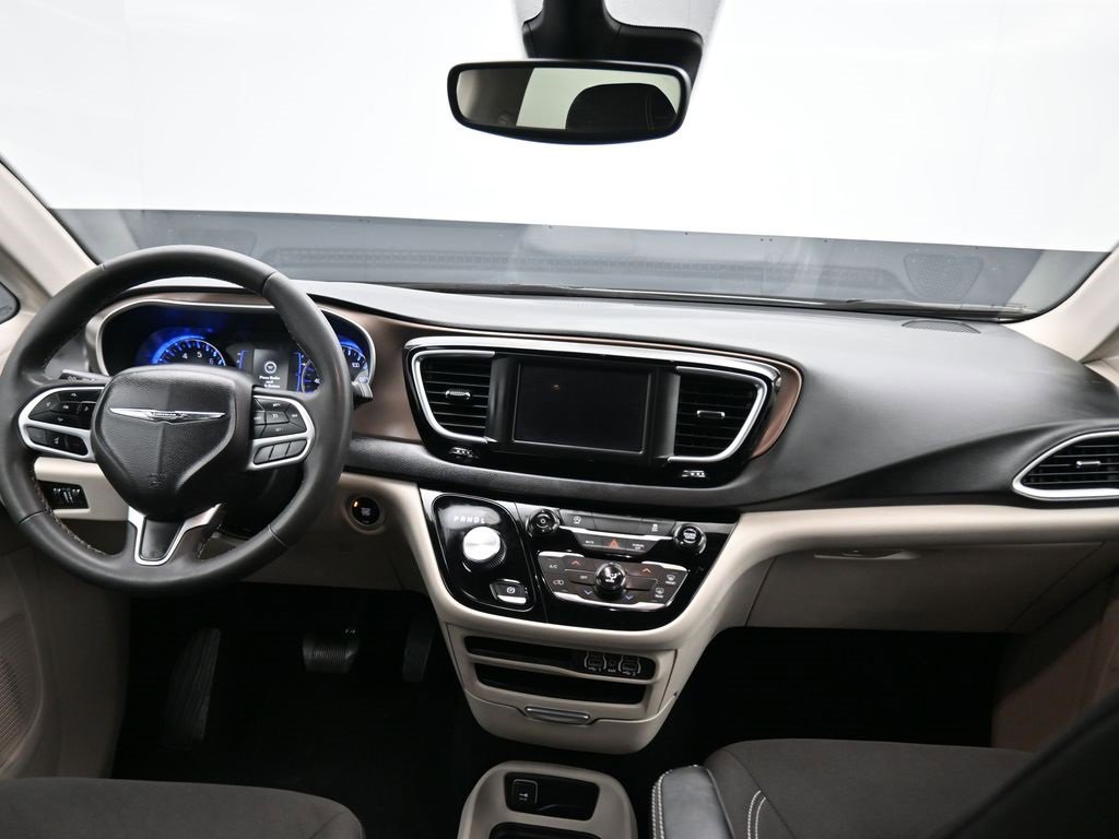 Used 2023 Chrysler Voyager LX image 51