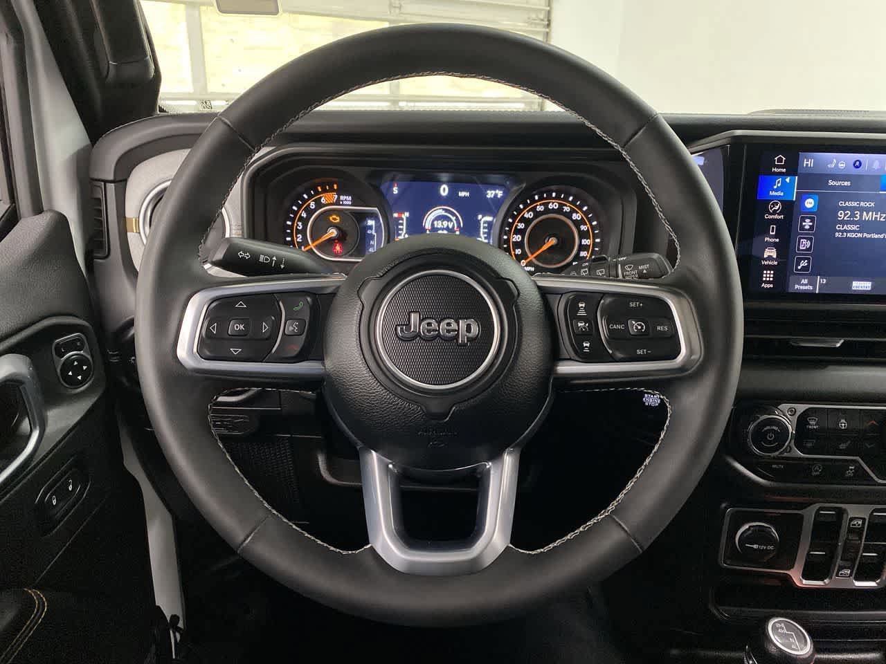 Used 2025 Jeep Wrangler Sahara AWD/4WD image 19