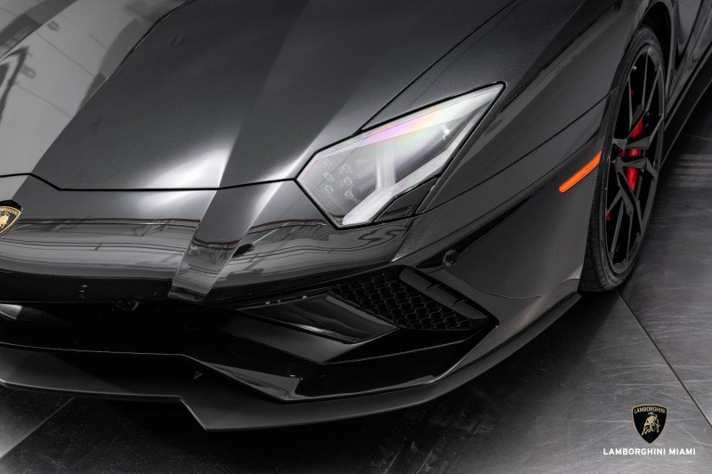 Used 2018 Lamborghini Aventador S image 17