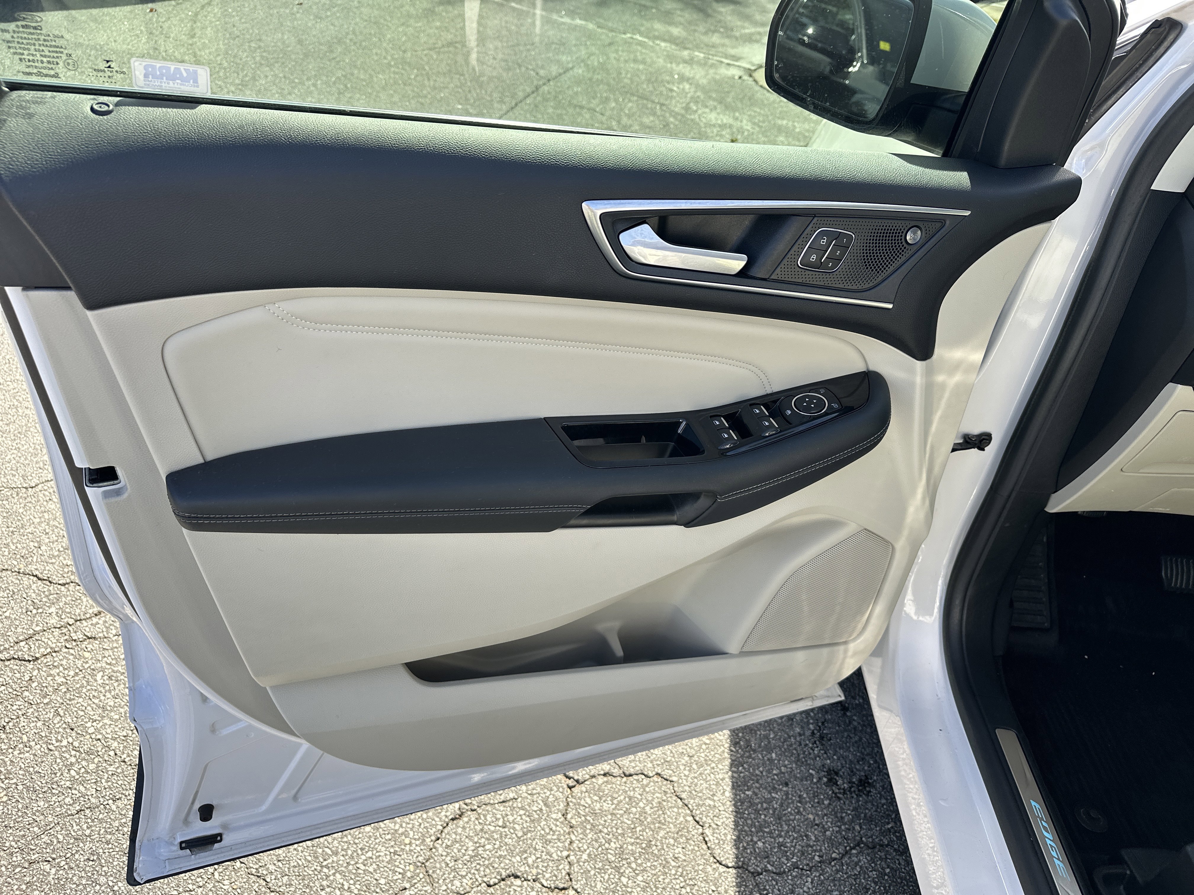 Used 2019 Ford Edge Titanium w/ Equipment Group 301A image 12