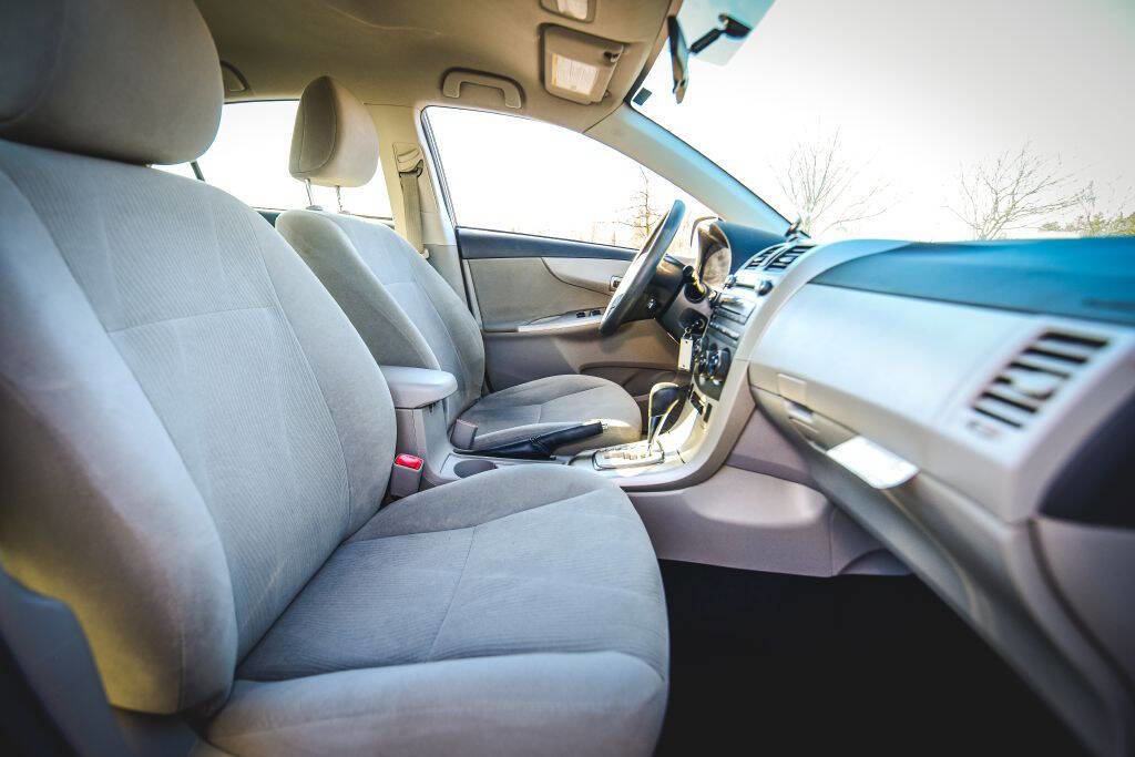 Used 2011 Toyota Corolla LE image 10