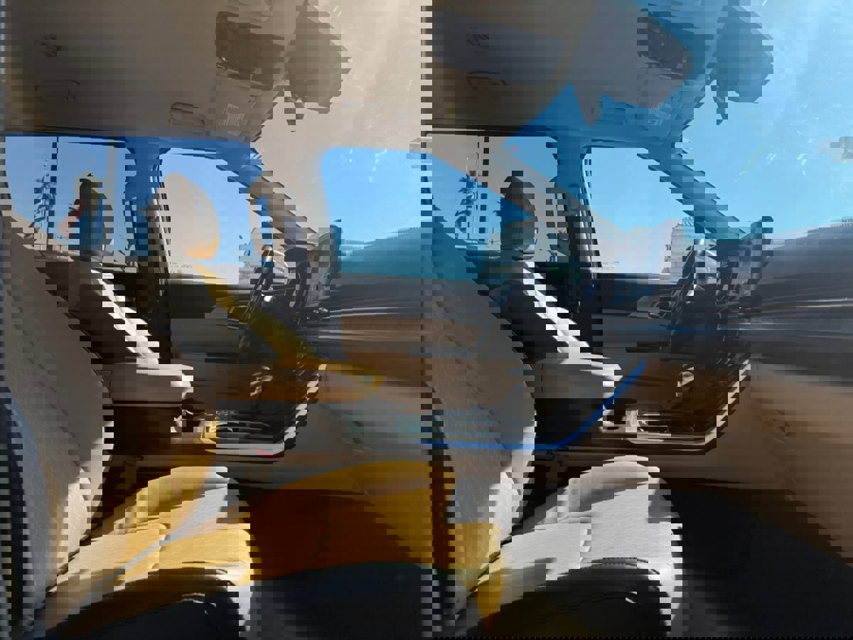 Used 2023 Kia Carnival LX image 17