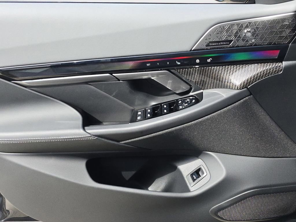 Used 2025 BMW i5 M60 w/ Executive Package image 22