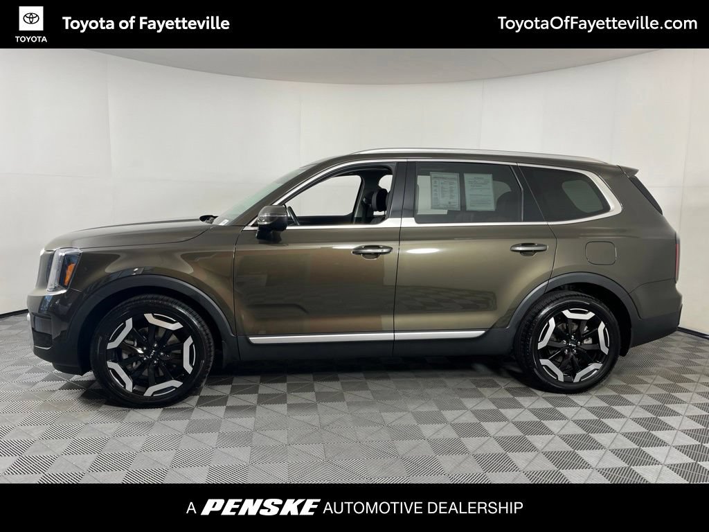 Used 2023 Kia Telluride EX w/ EX Captain's Chair Package FWD image 11