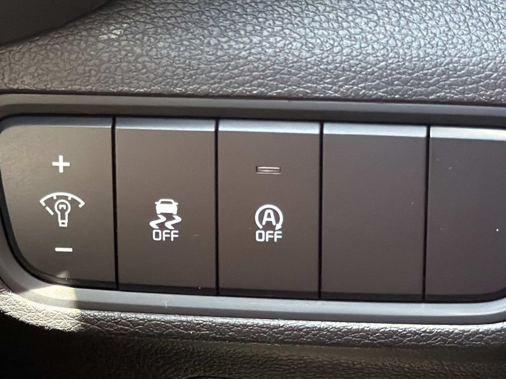 Used 2025 Kia Soul LX w/ LX Technology Package FWD image 20