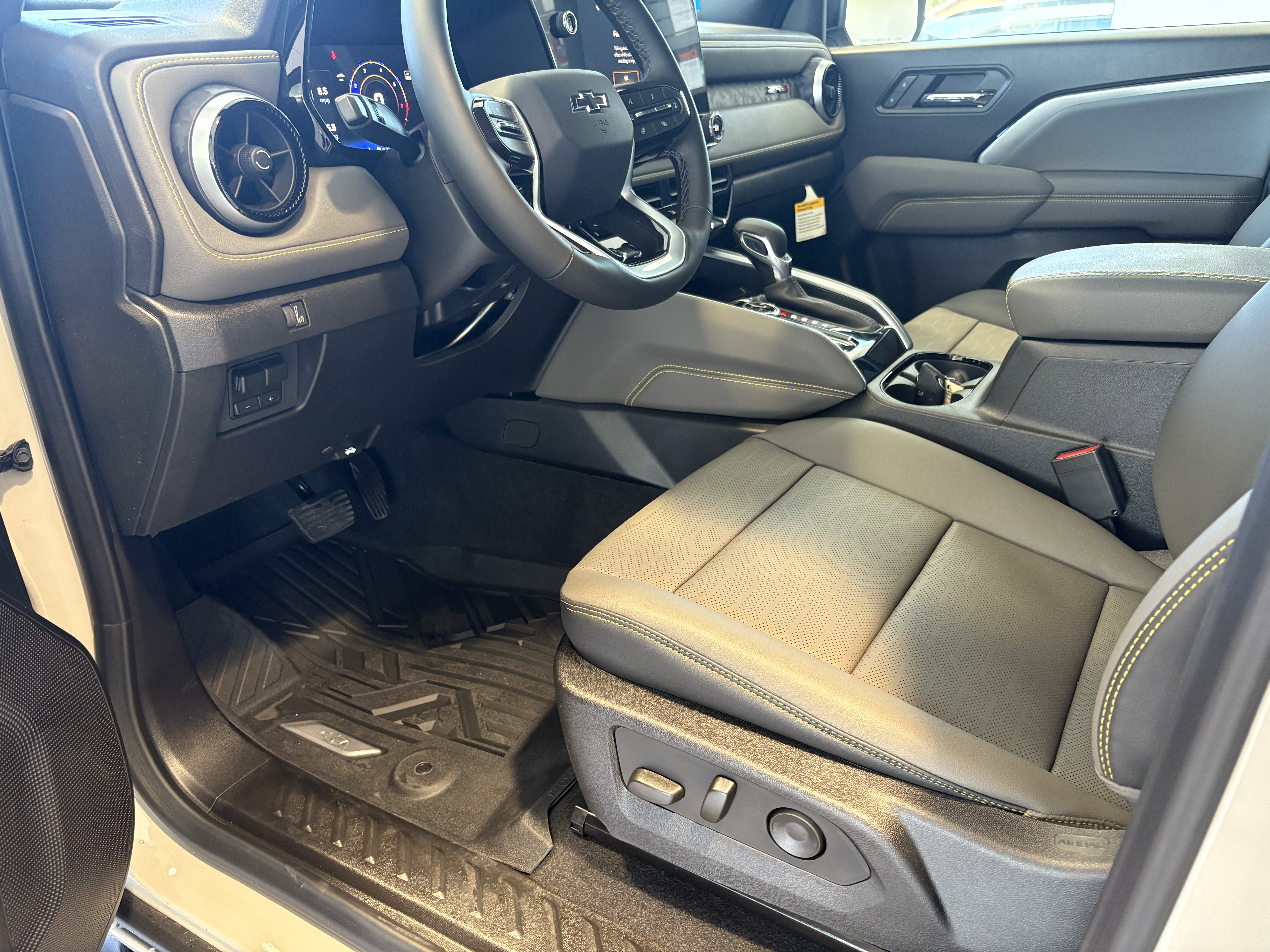 New 2026 Chevrolet Colorado ZR2 w/ Technology Package image 9