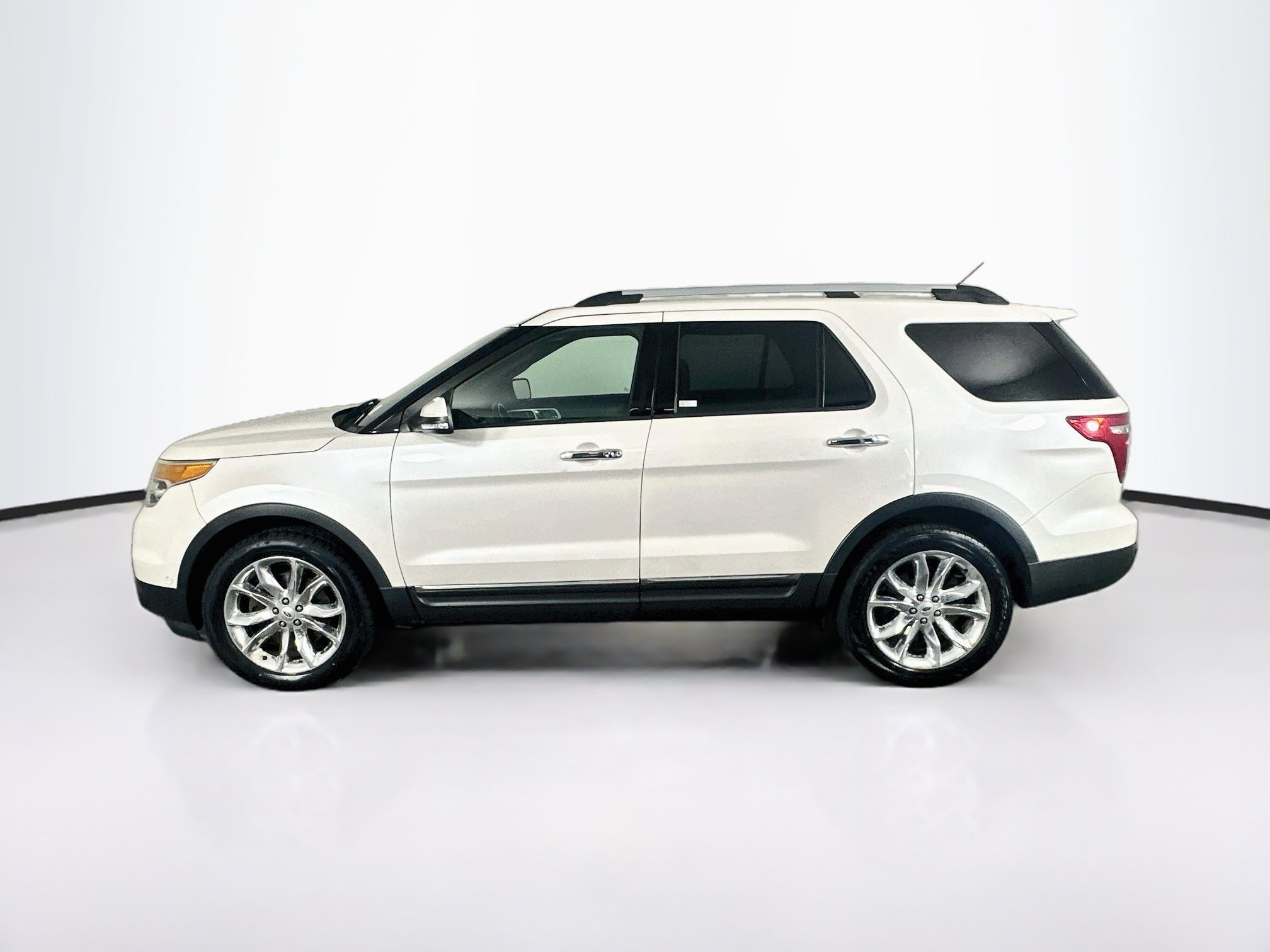 Used 2015 Ford Explorer Limited w/ Equipment Group 302A FWD image 4