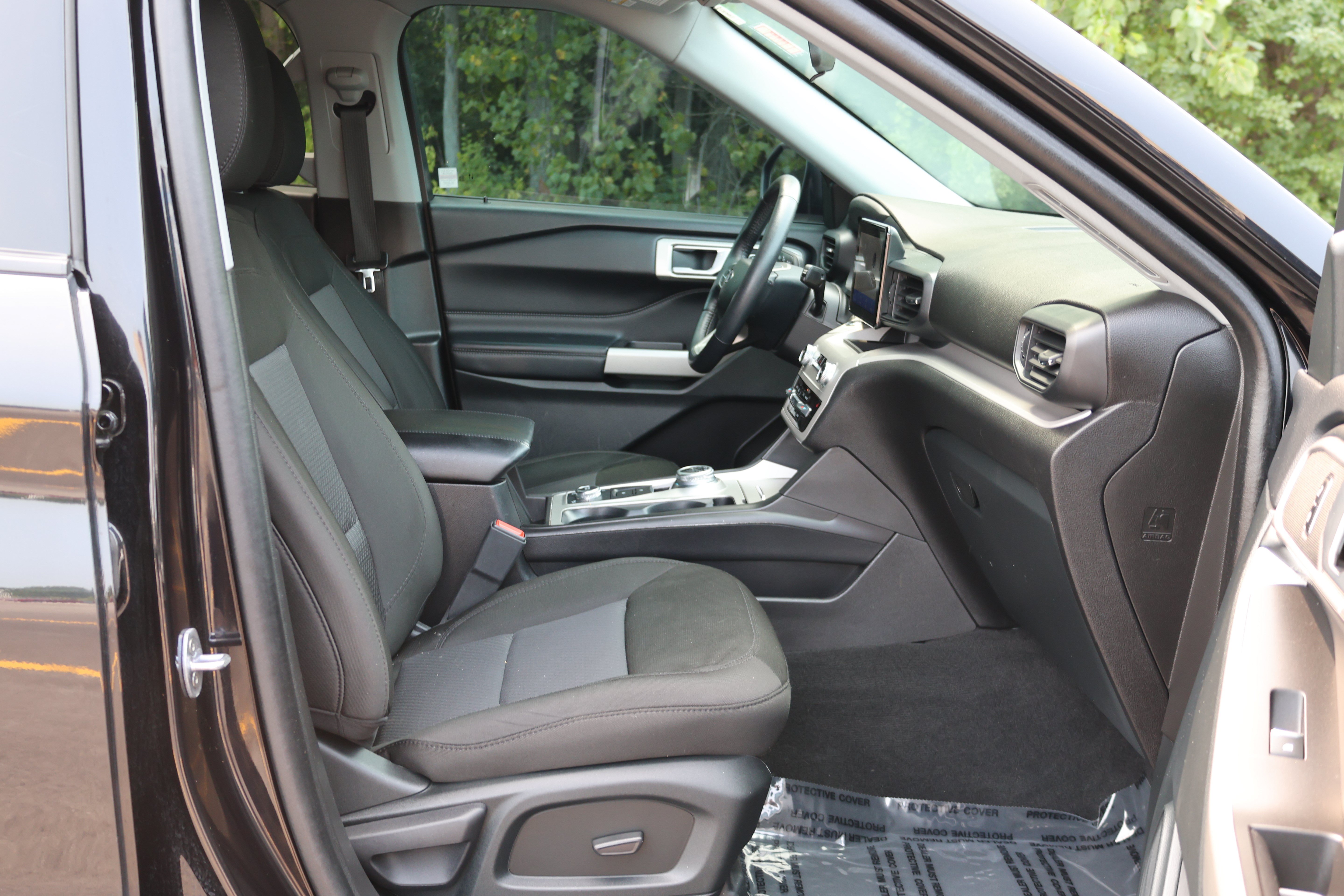 Used 2023 Ford Explorer XLT AWD/4WD image 41