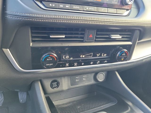 Used 2024 Nissan Rogue SV FWD image 24