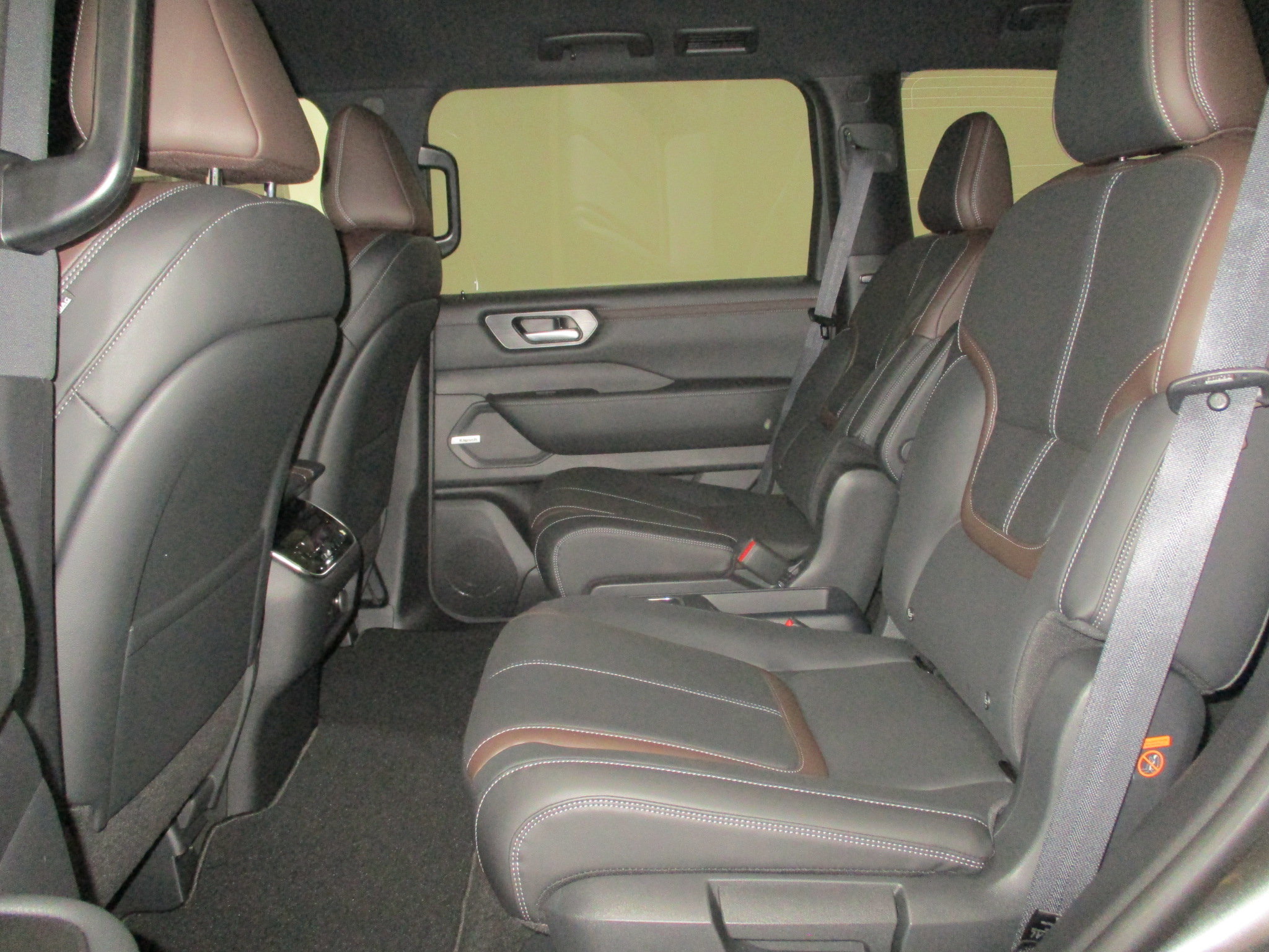 New 2025 Nissan Armada SL w/ Captain's Chari Seat Package image 32