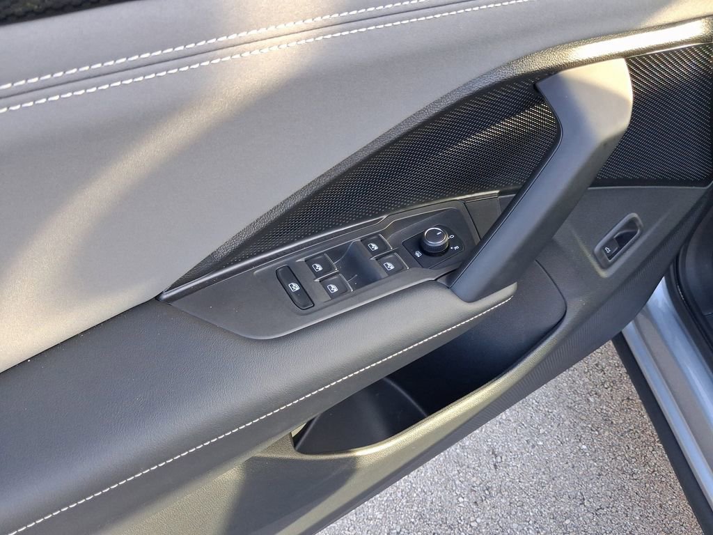 Certified 2025 Volkswagen Tiguan SE image 16