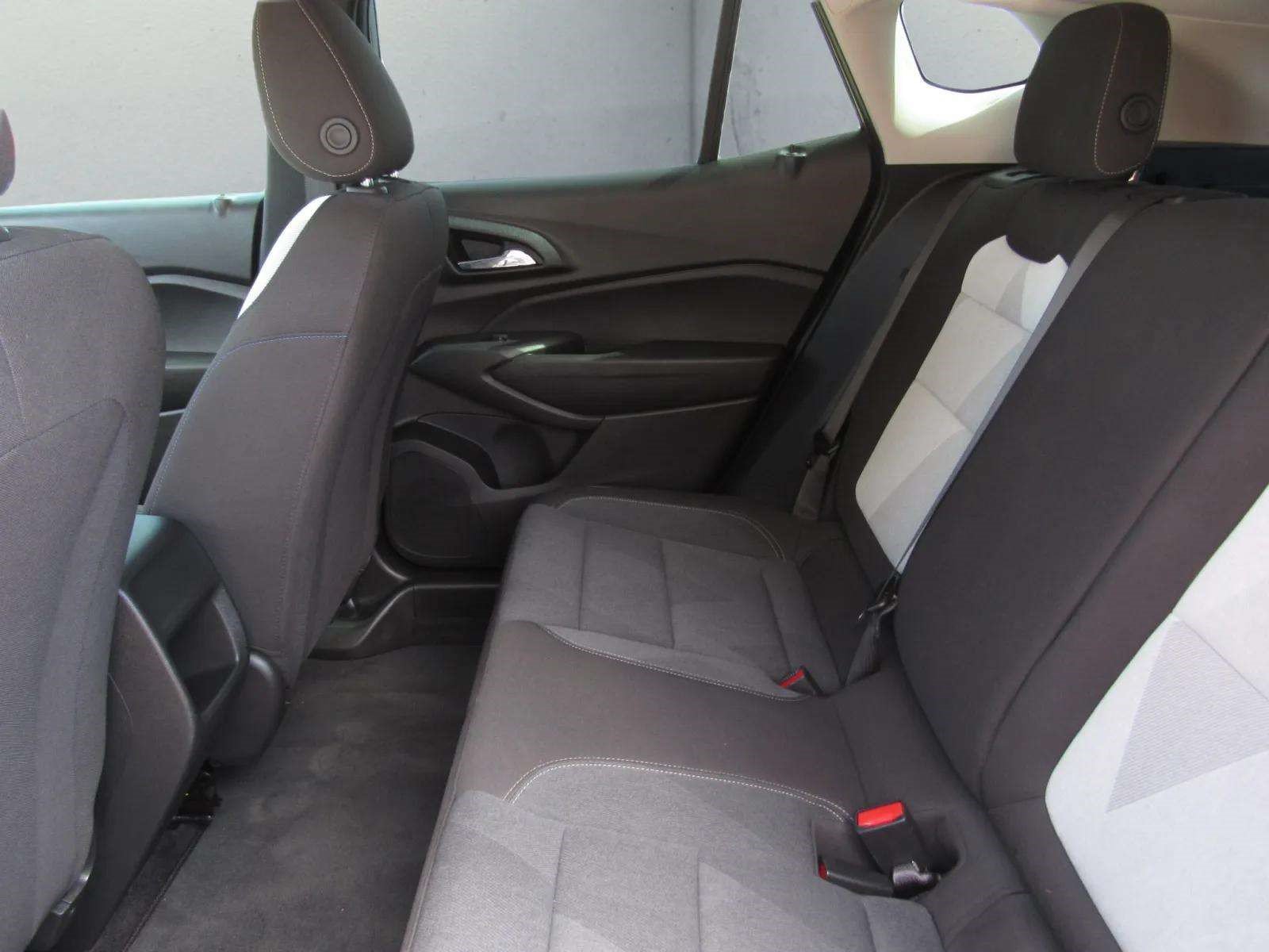 Used 2024 Chevrolet Trax LS w/ LS Convenience Package FWD image 13