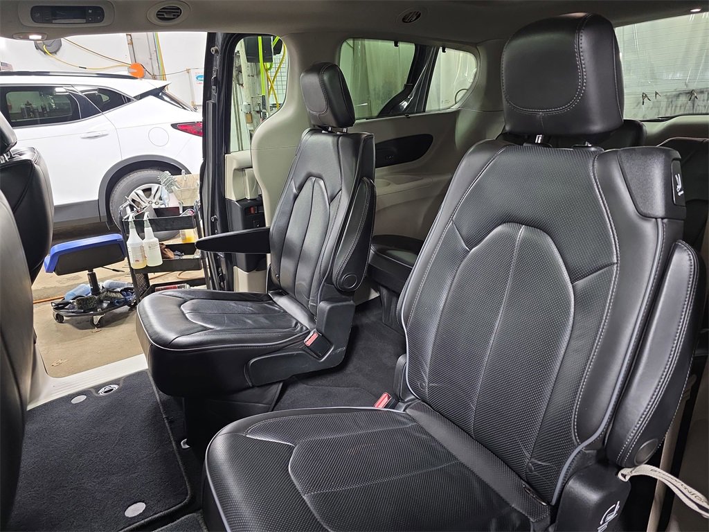 Used 2020 Chrysler Pacifica Limited image 13
