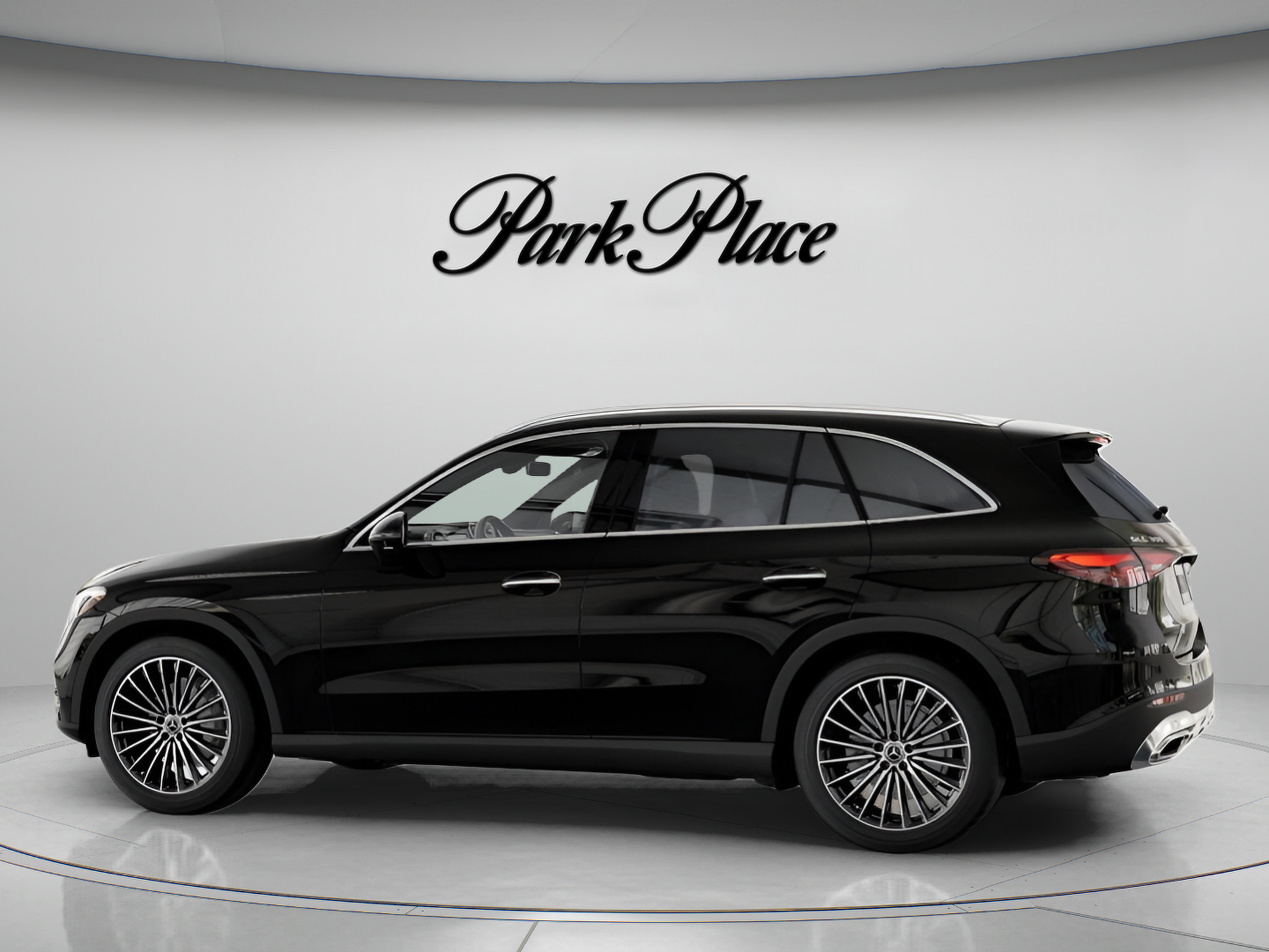 Used 2026 Mercedes-Benz GLC 300 4MATIC image 9