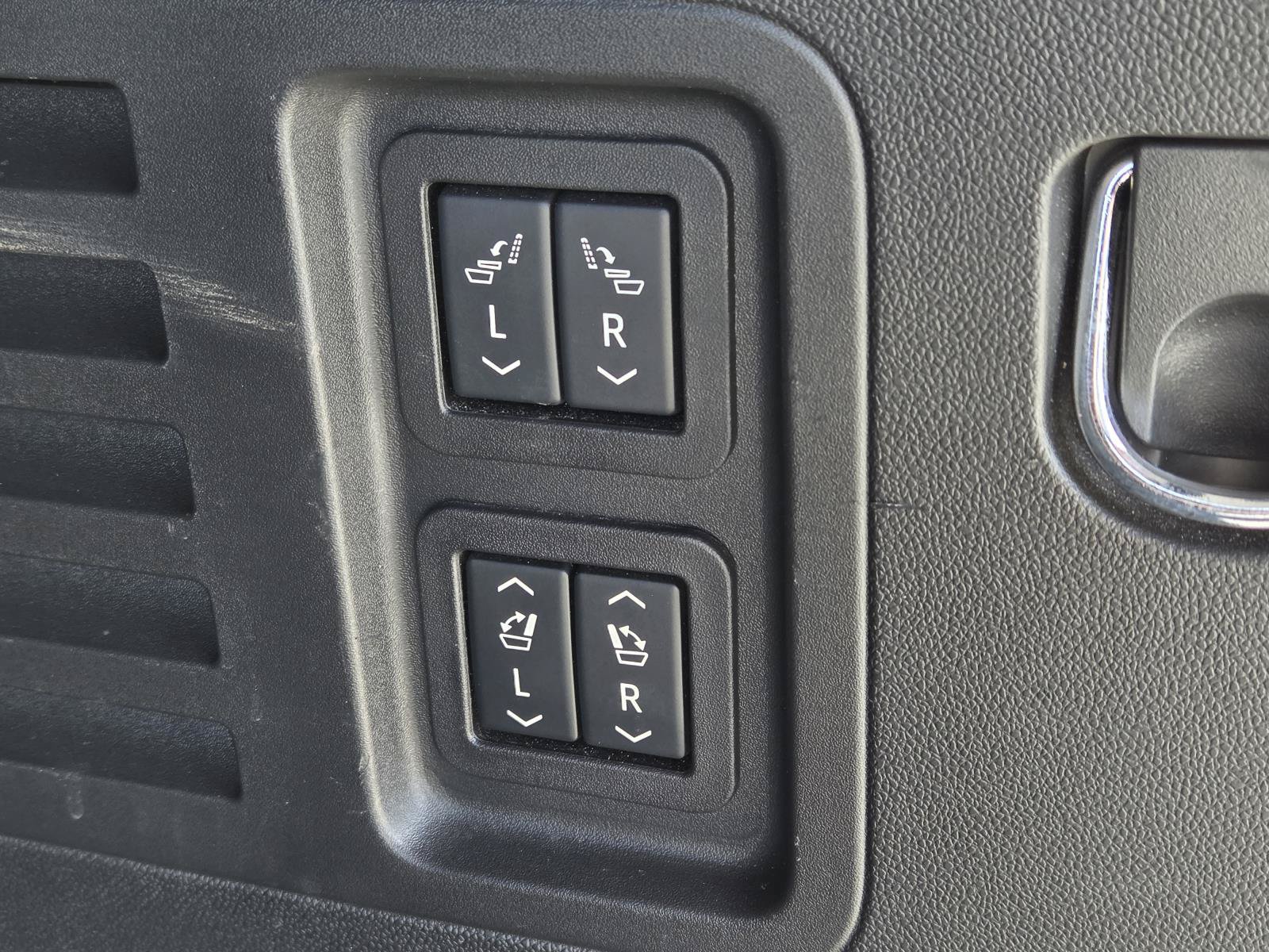 Used 2024 Chevrolet Traverse RS w/ LPO, Floor Liner Package AWD/4WD image 12