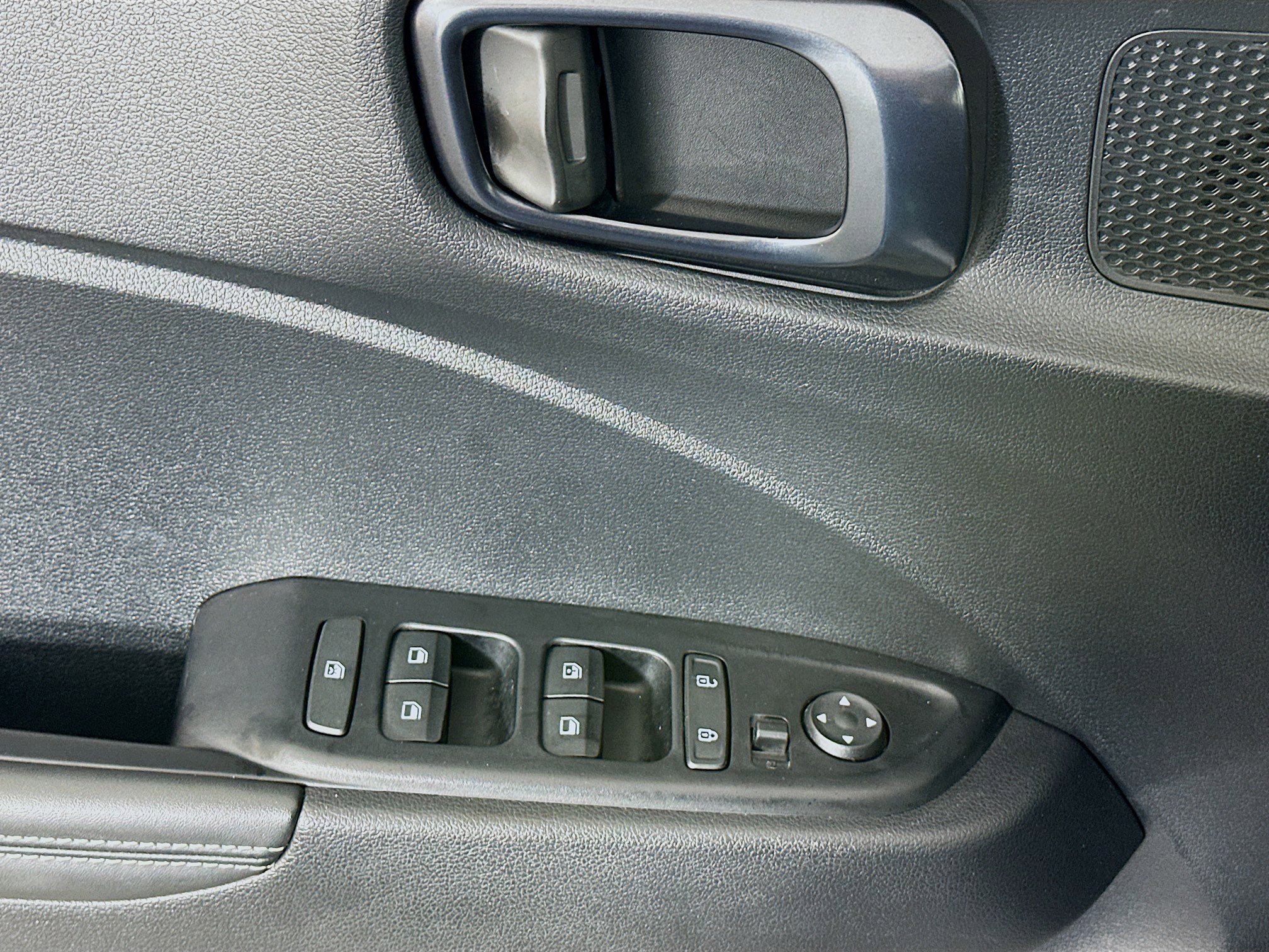 Used 2025 Hyundai Venue Limited image 15