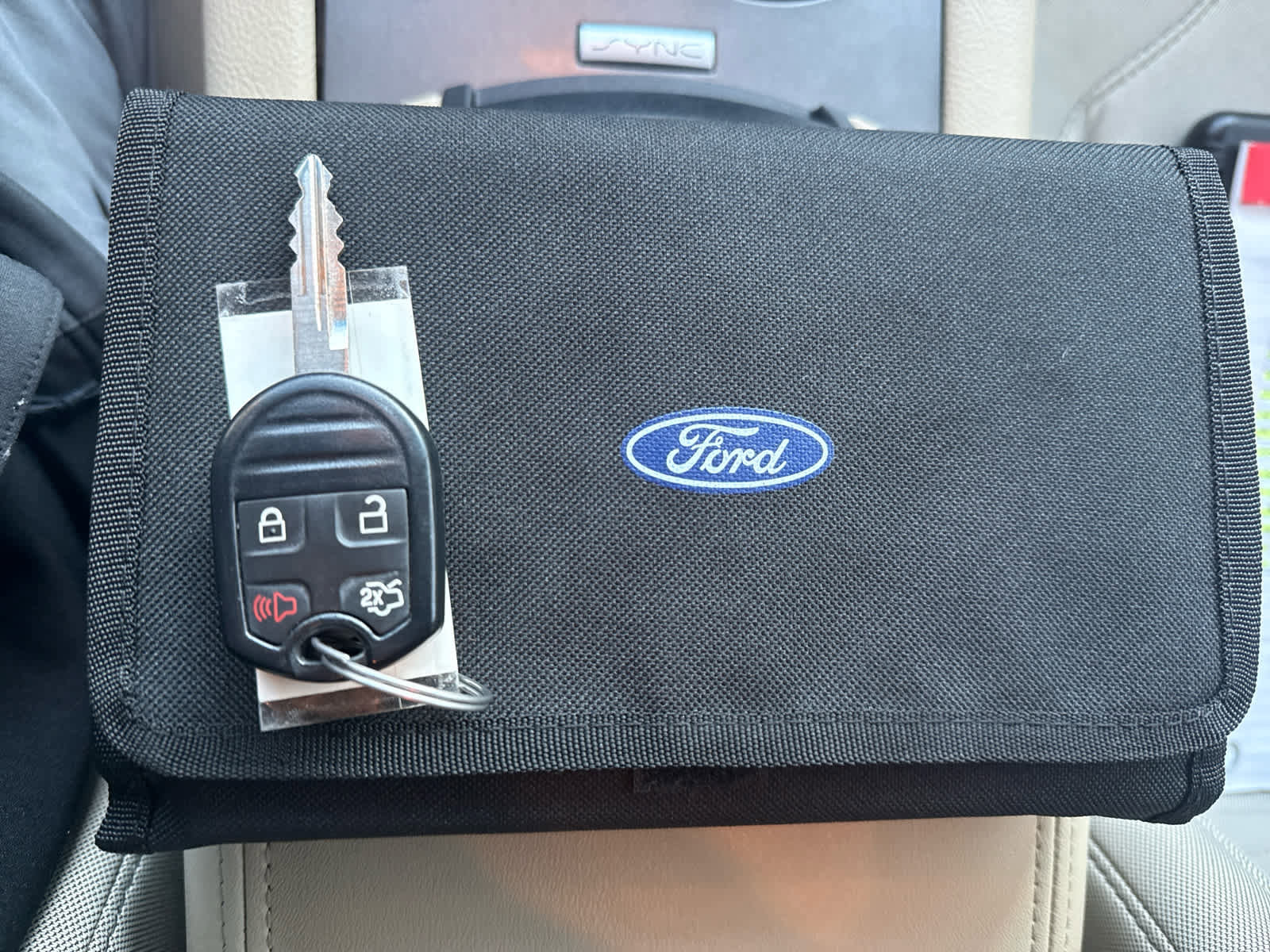 Used 2017 Ford Taurus SE image 23