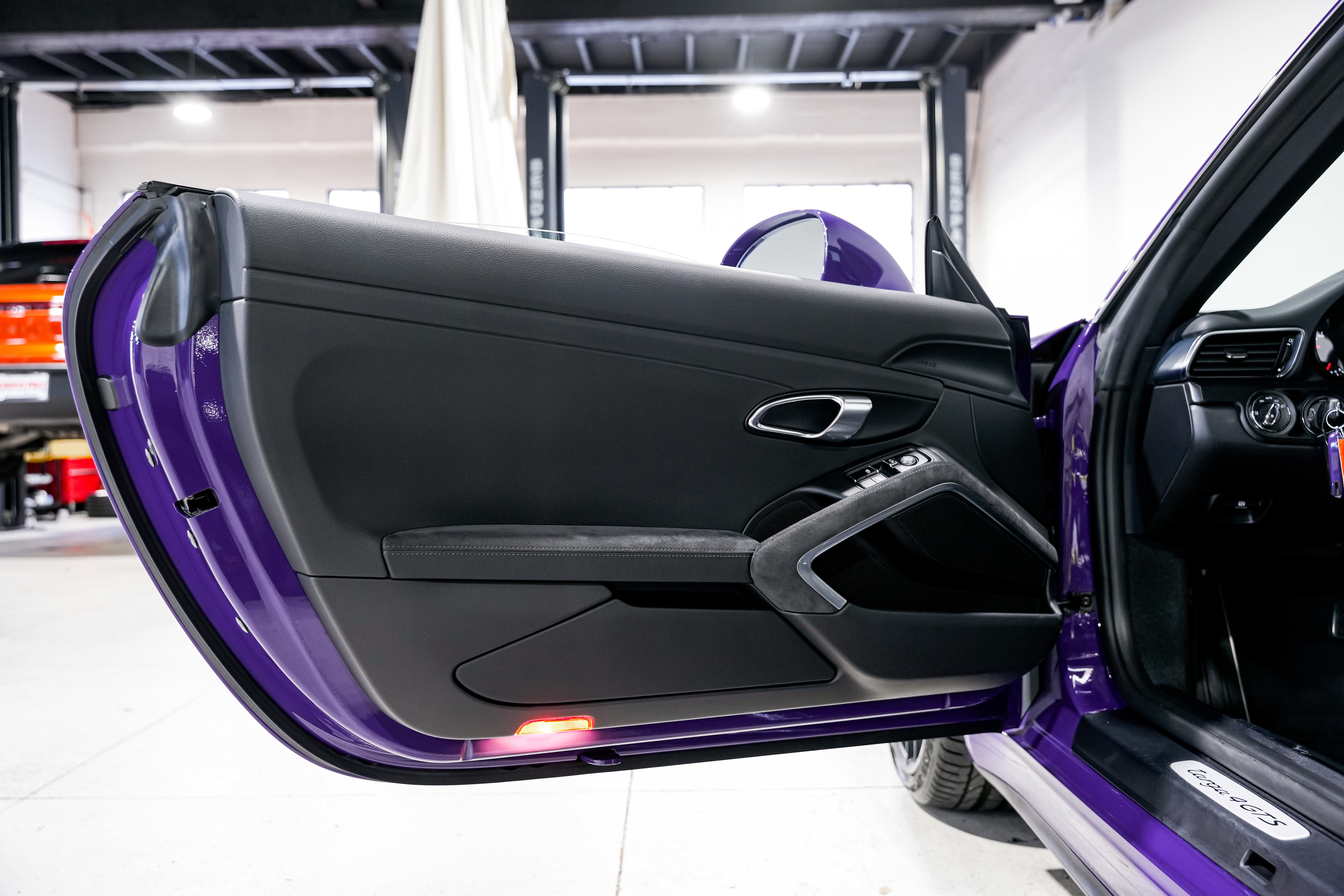 Used 2018 Porsche 911 Targa 4 GTS image 23