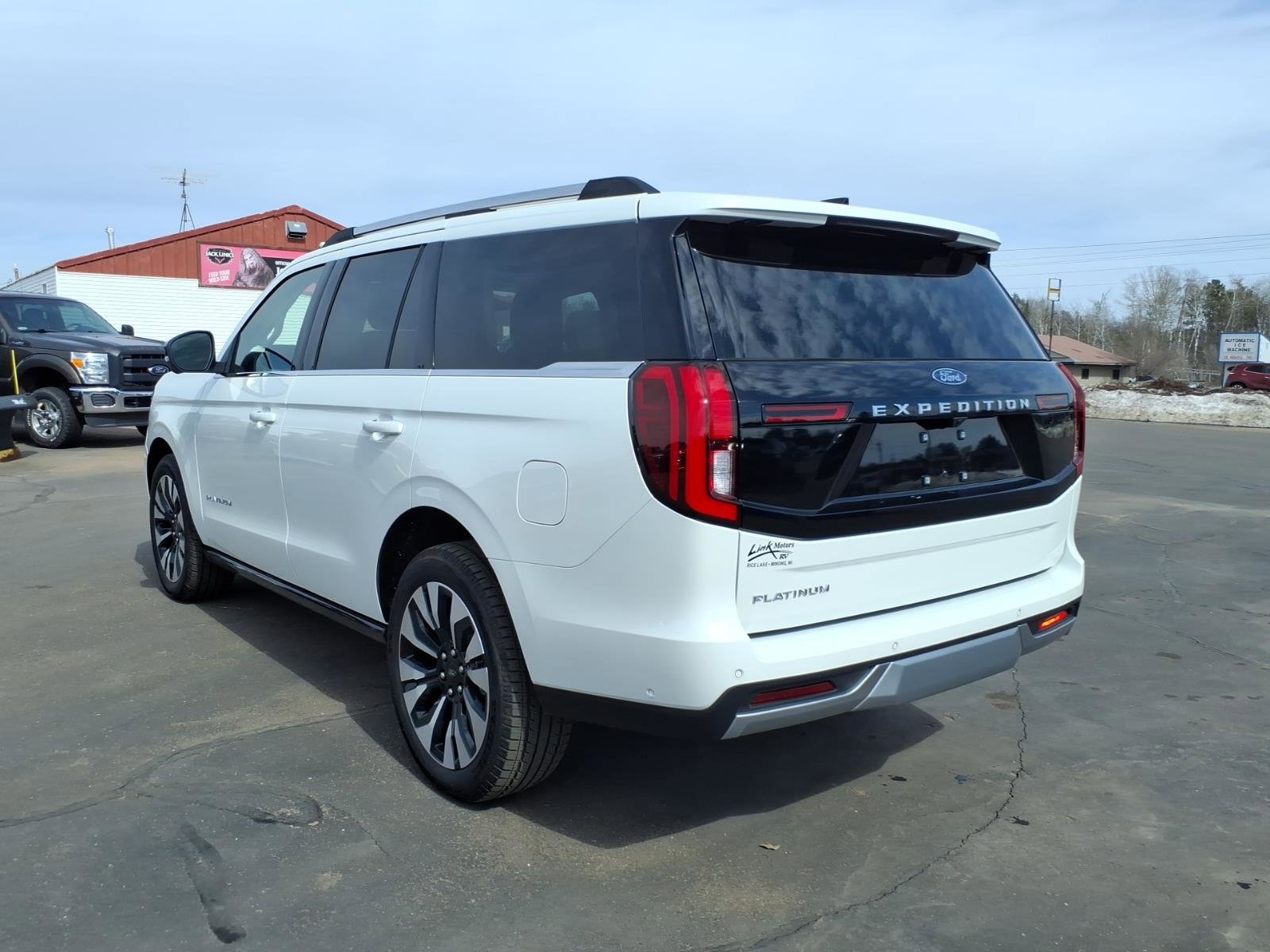Used 2025 Ford Expedition Platinum w/ Driver's Package AWD/4WD image 3