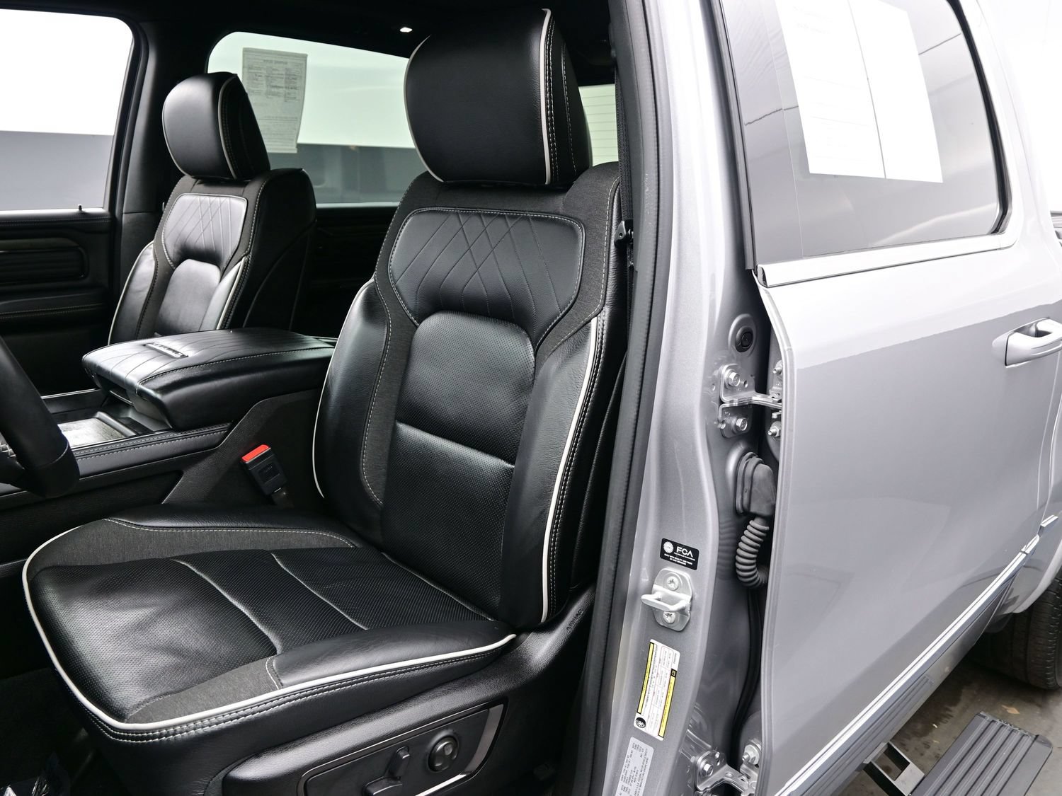 Used 2025 RAM 1500 Limited AWD/4WD image 15
