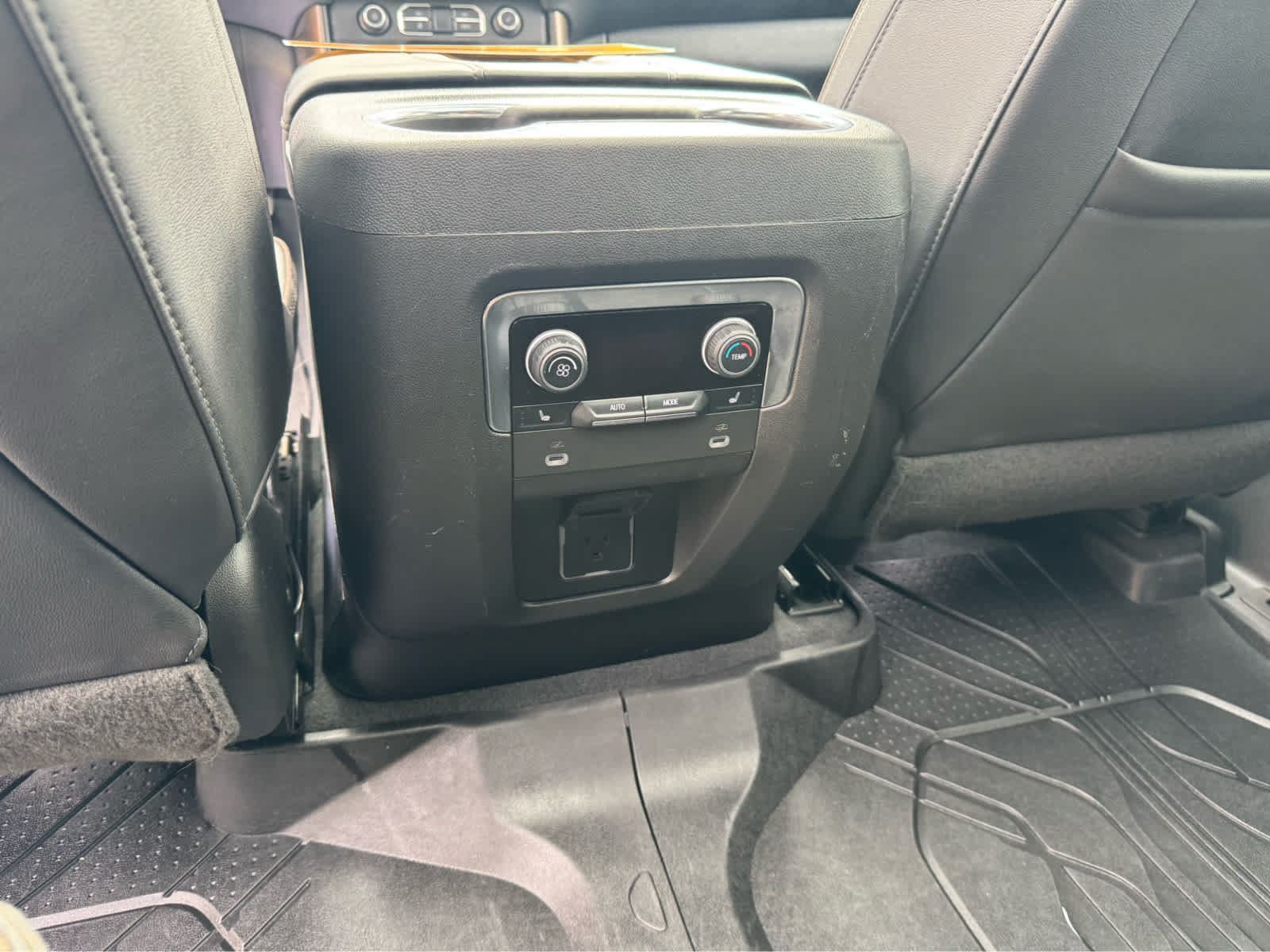 Used 2023 Chevrolet Tahoe High Country AWD/4WD image 26