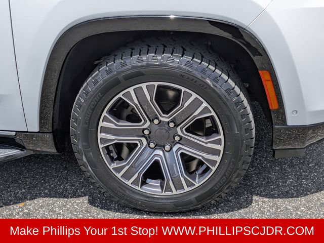 Certified 2024 Jeep Wagoneer L Series II AWD/4WD image 10
