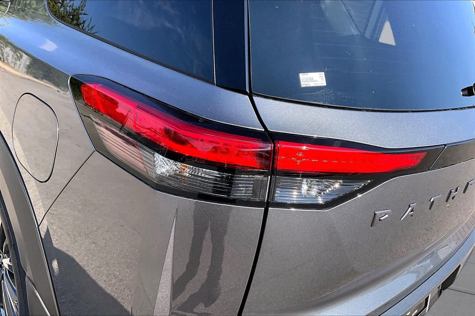 New 2026 Nissan Pathfinder SL FWD image 12