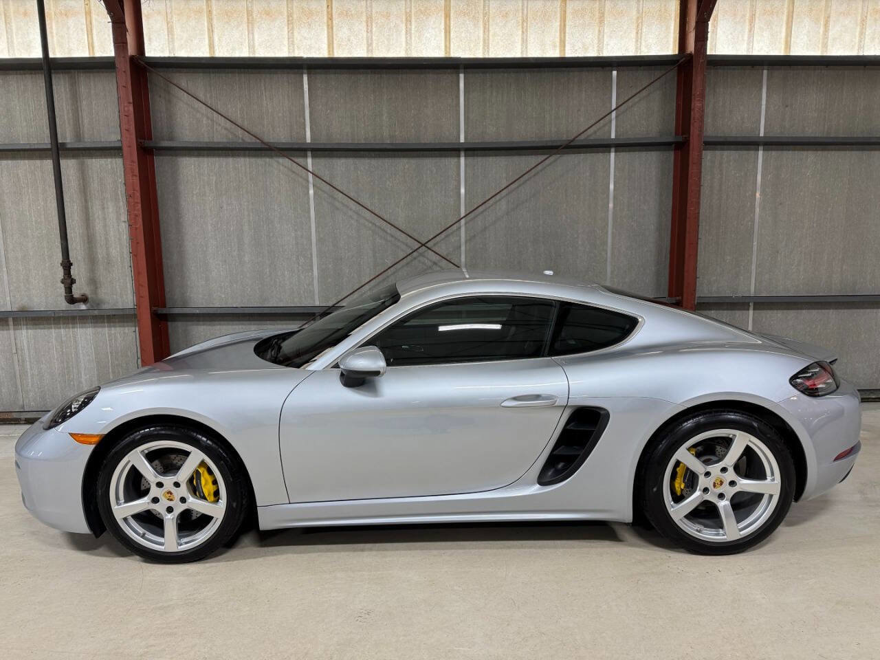 Used 2018 Porsche 718 Cayman Base 2dr Coupe image 6