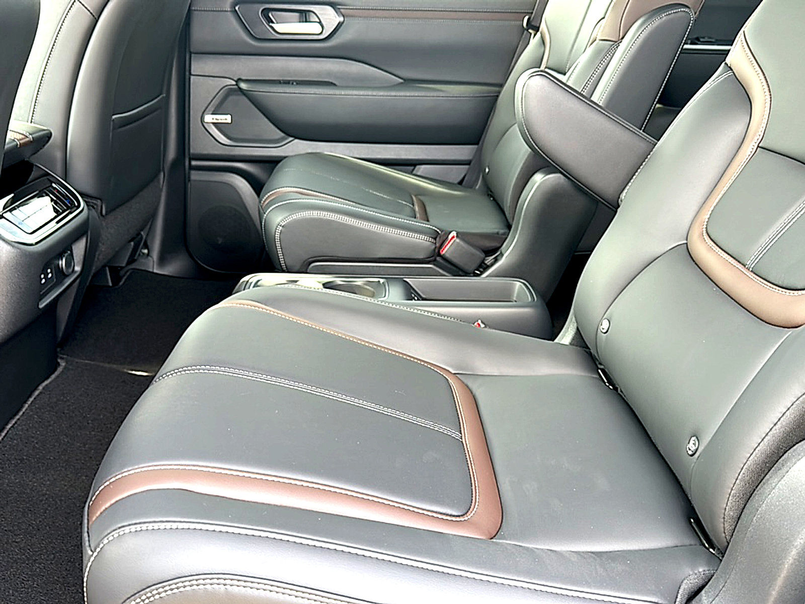 New 2026 Nissan Armada SL w/ Captain's Chari Seat Package image 15