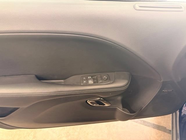 Used 2016 Dodge Challenger SRT Hellcat RWD image 9