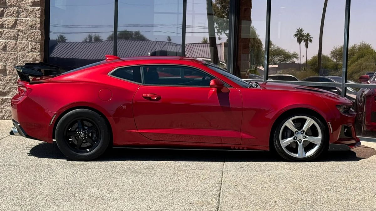 Used 2018 Chevrolet Camaro SS RWD image 14