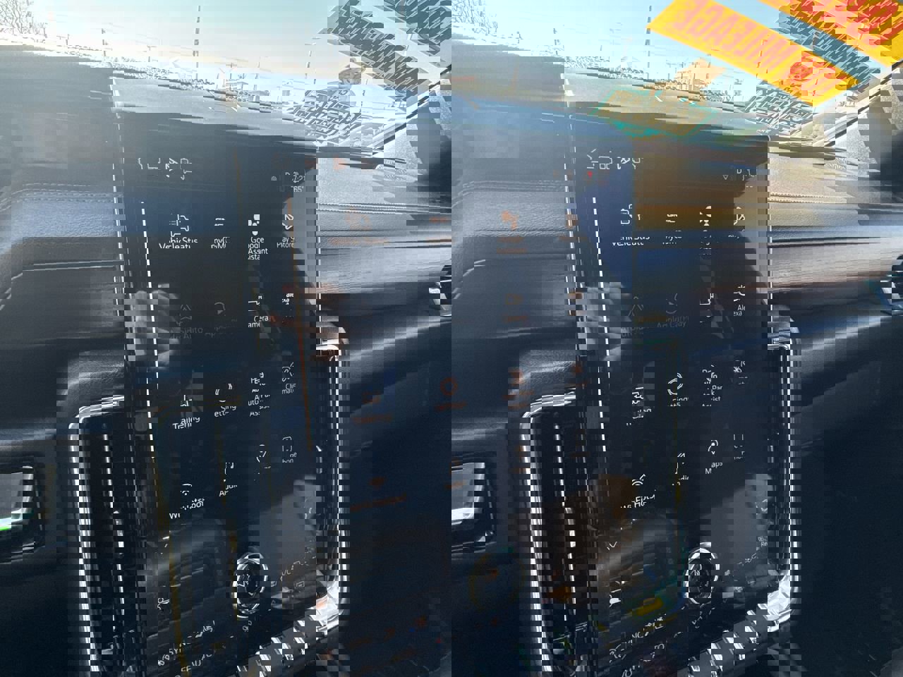 Used 2025 GMC Yukon XL Denali image 12