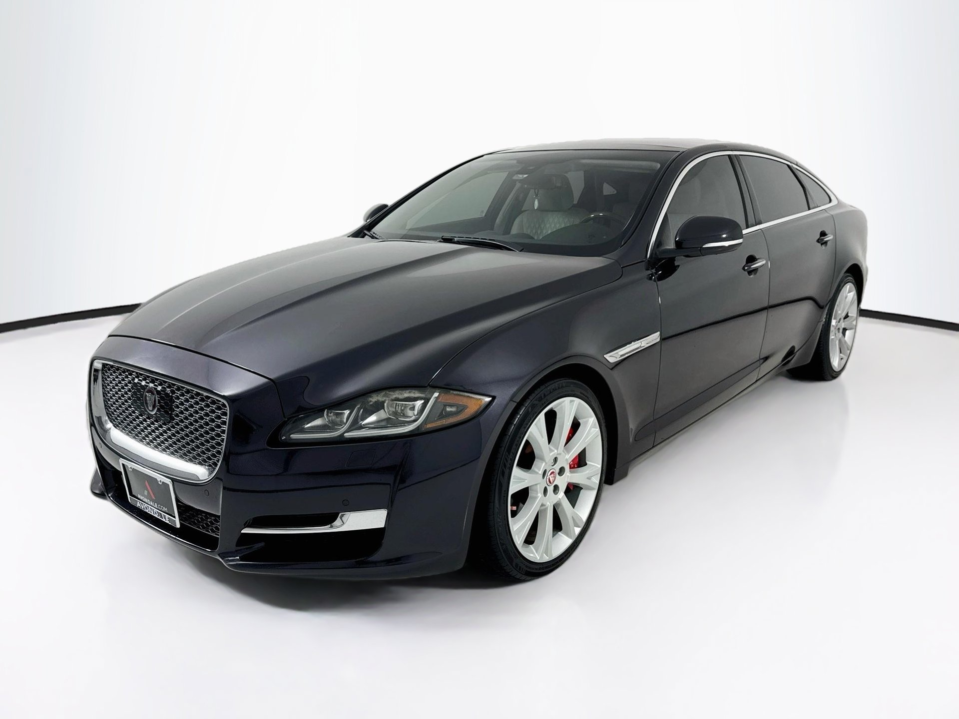Used 2017 Jaguar XJ L Portfolio RWD image 3