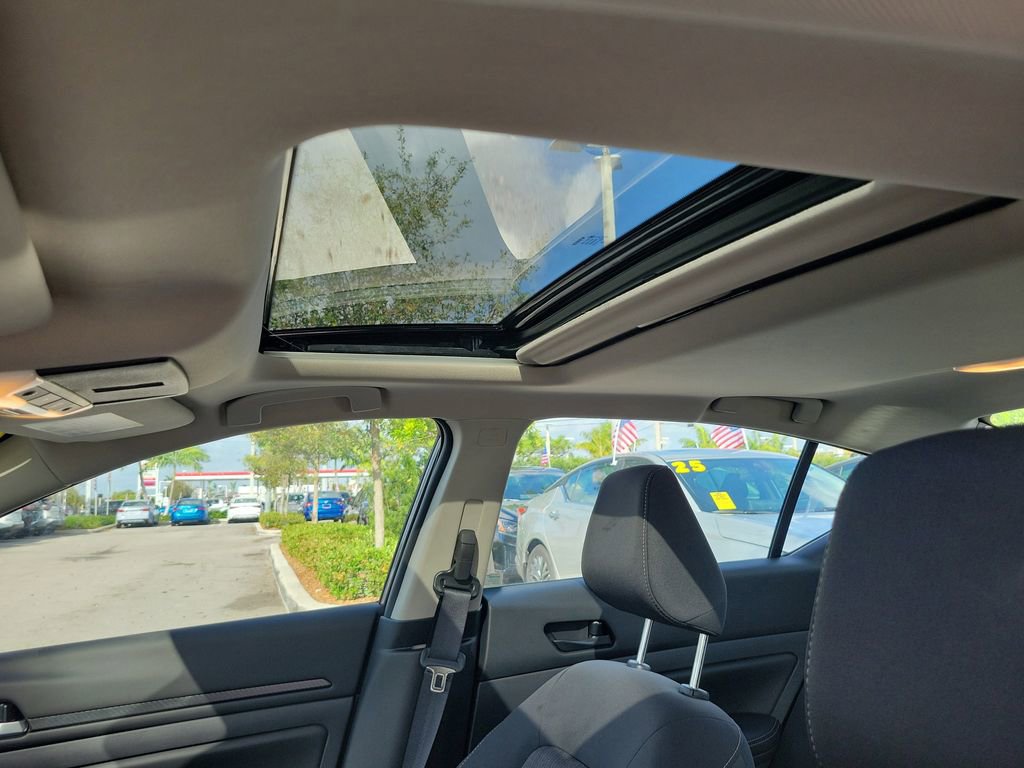 Used 2025 Nissan Altima 2.5 SV w/ SV Special Edition Package image 17