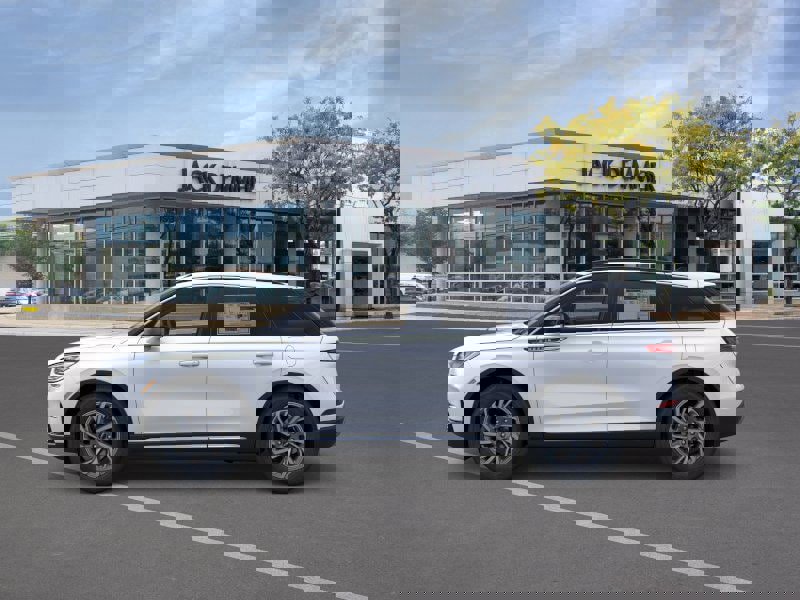 Used 2026 Lincoln Corsair Premiere image 3