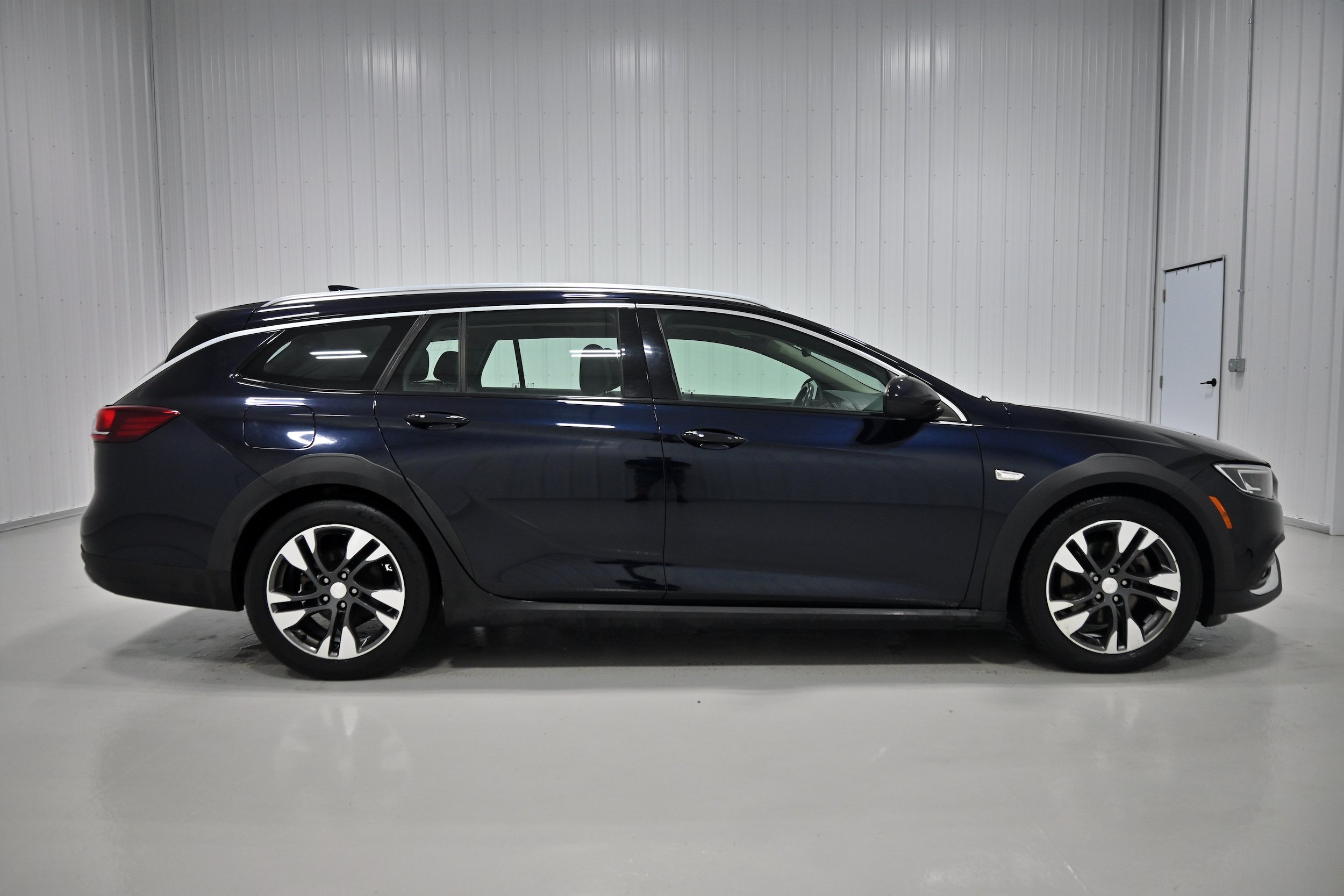 Used 2018 Buick Regal Essence w/ Driver Confidence Package #1 AWD/4WD image 34