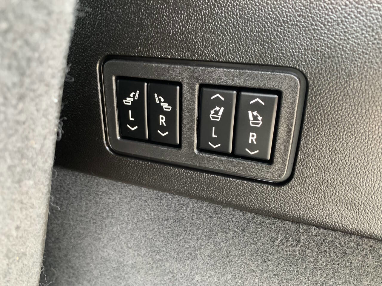 Used 2023 Cadillac XT6 Sport image 32