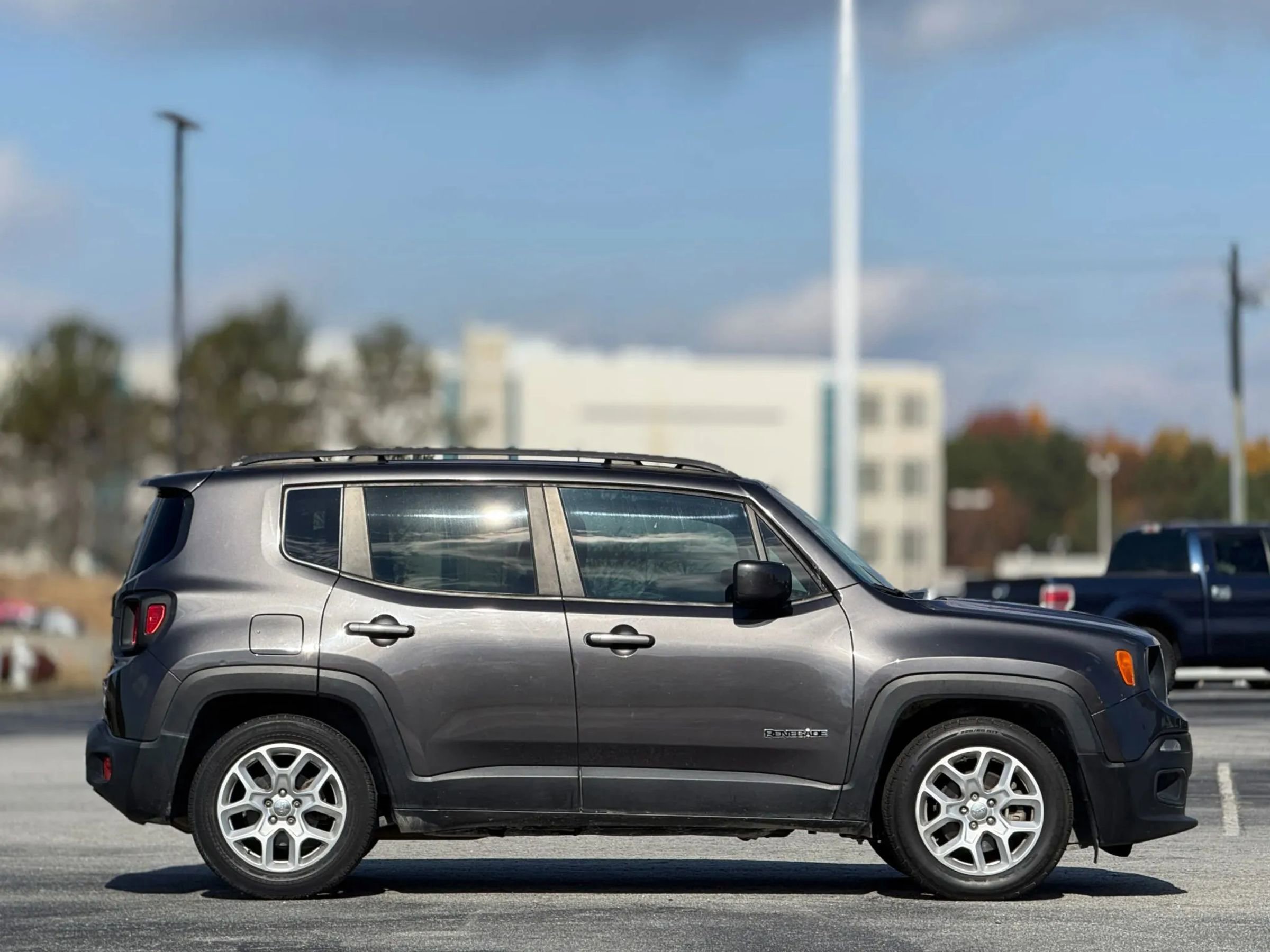 Used 2018 Jeep Renegade Latitude image 7