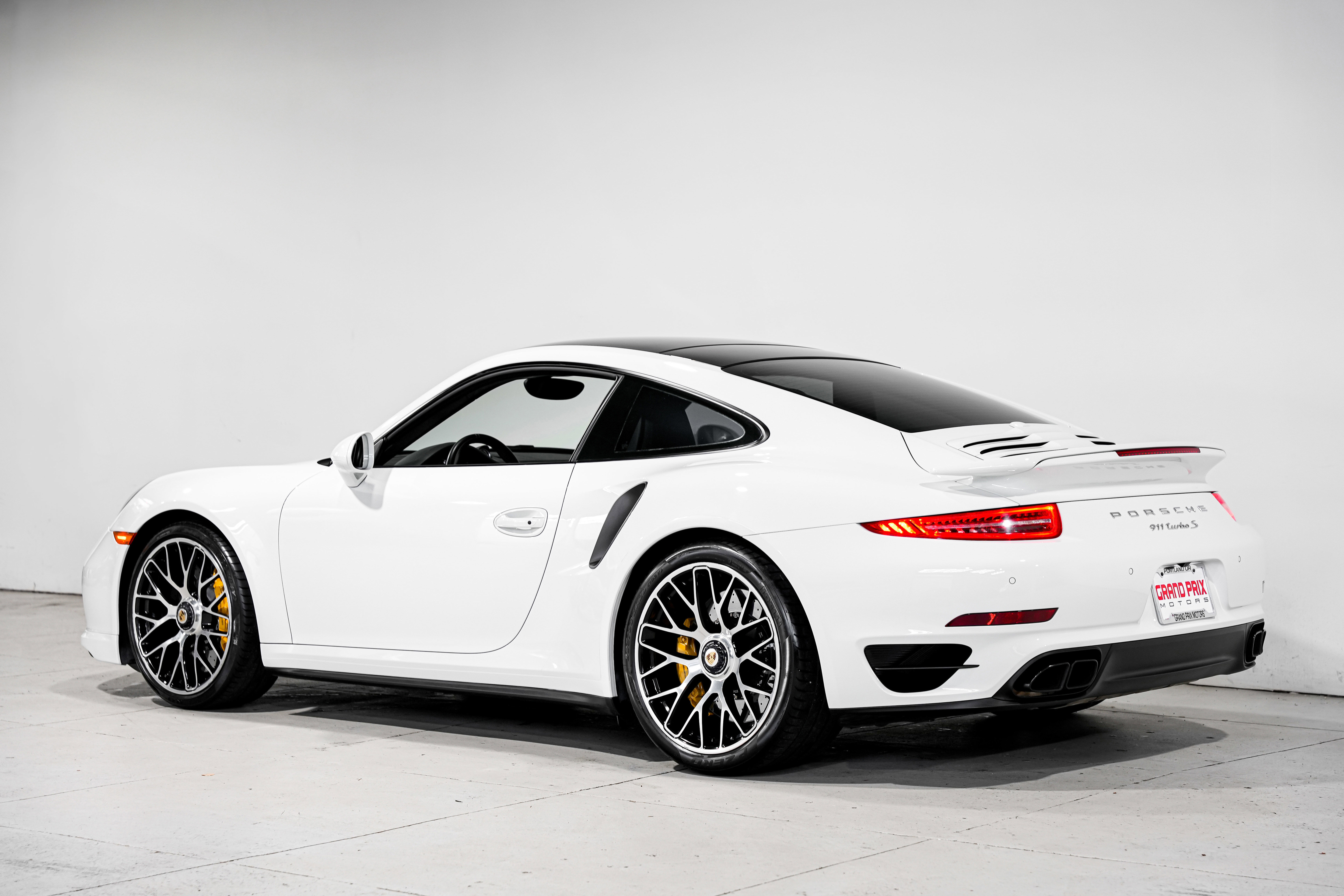 Used 2016 Porsche 911 Turbo S image 8