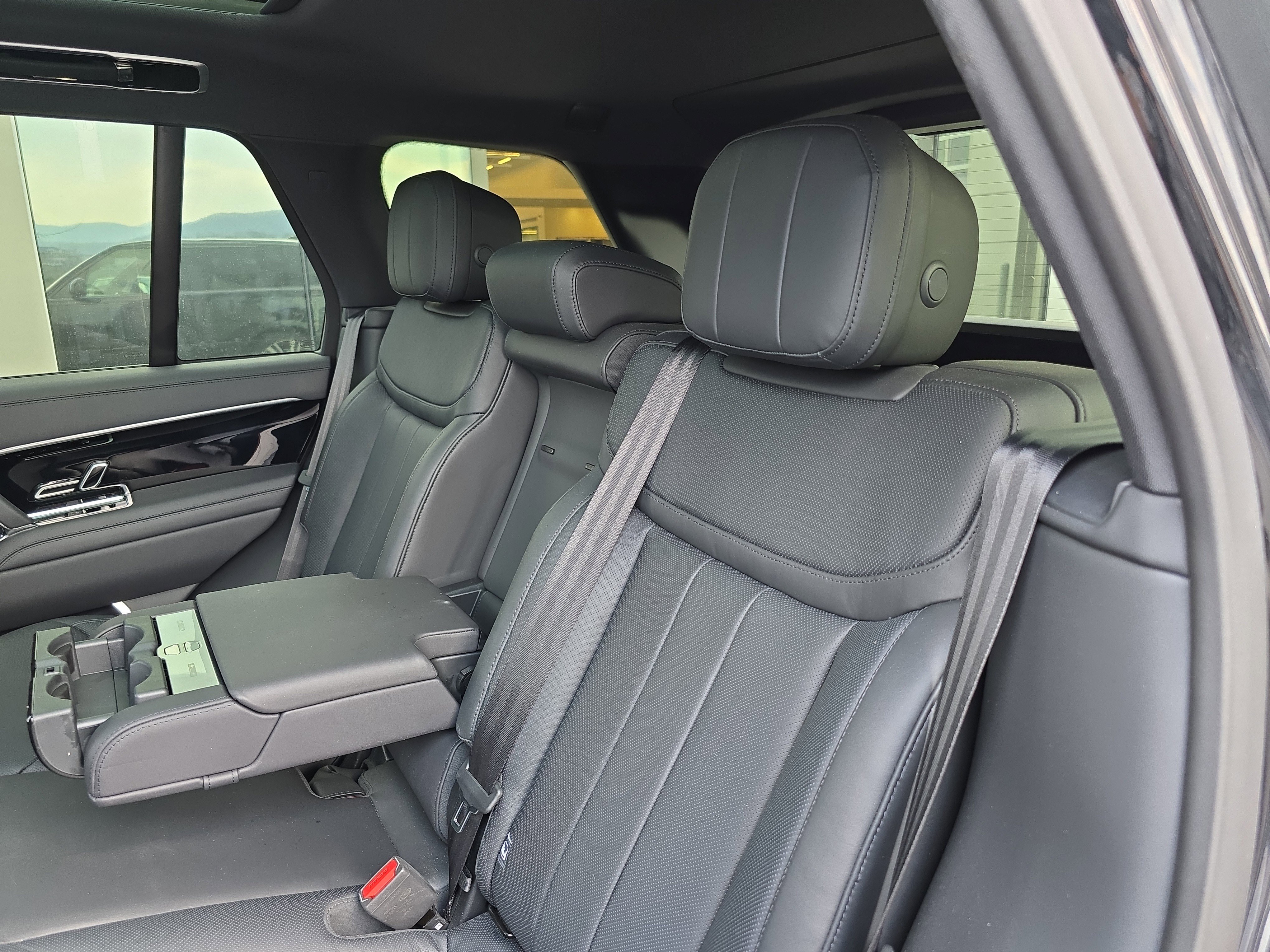 Certified 2023 Land Rover Range Rover SE image 15