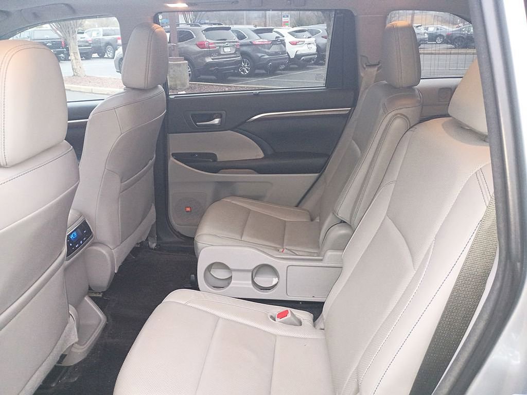 Used 2016 Toyota Highlander Limited image 6