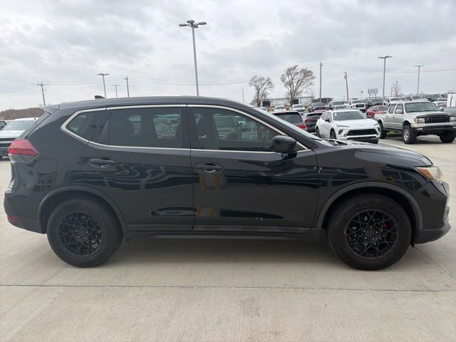 Used 2018 Nissan Rogue S image 2