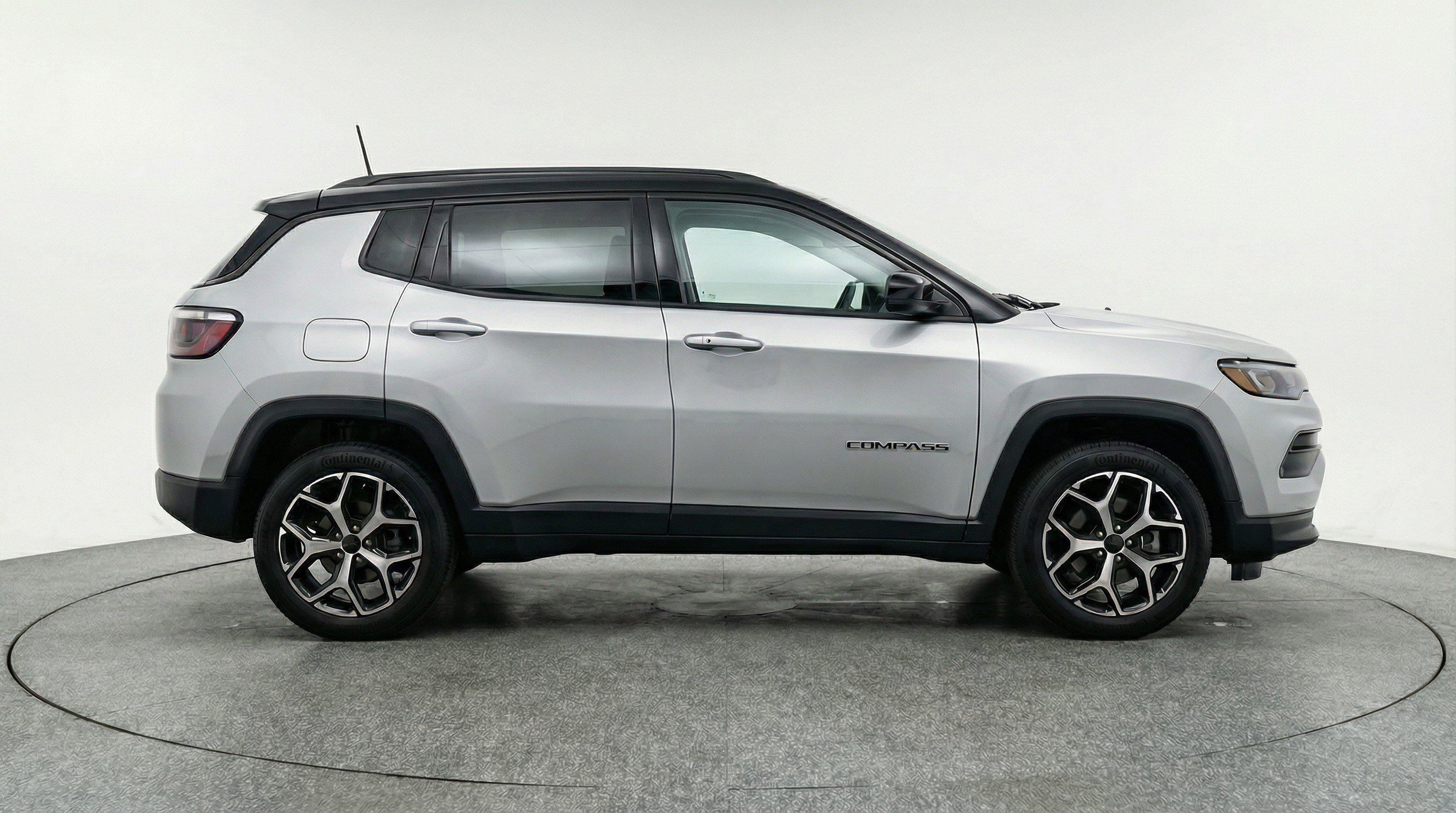 Used 2025 Jeep Compass Limited image 11