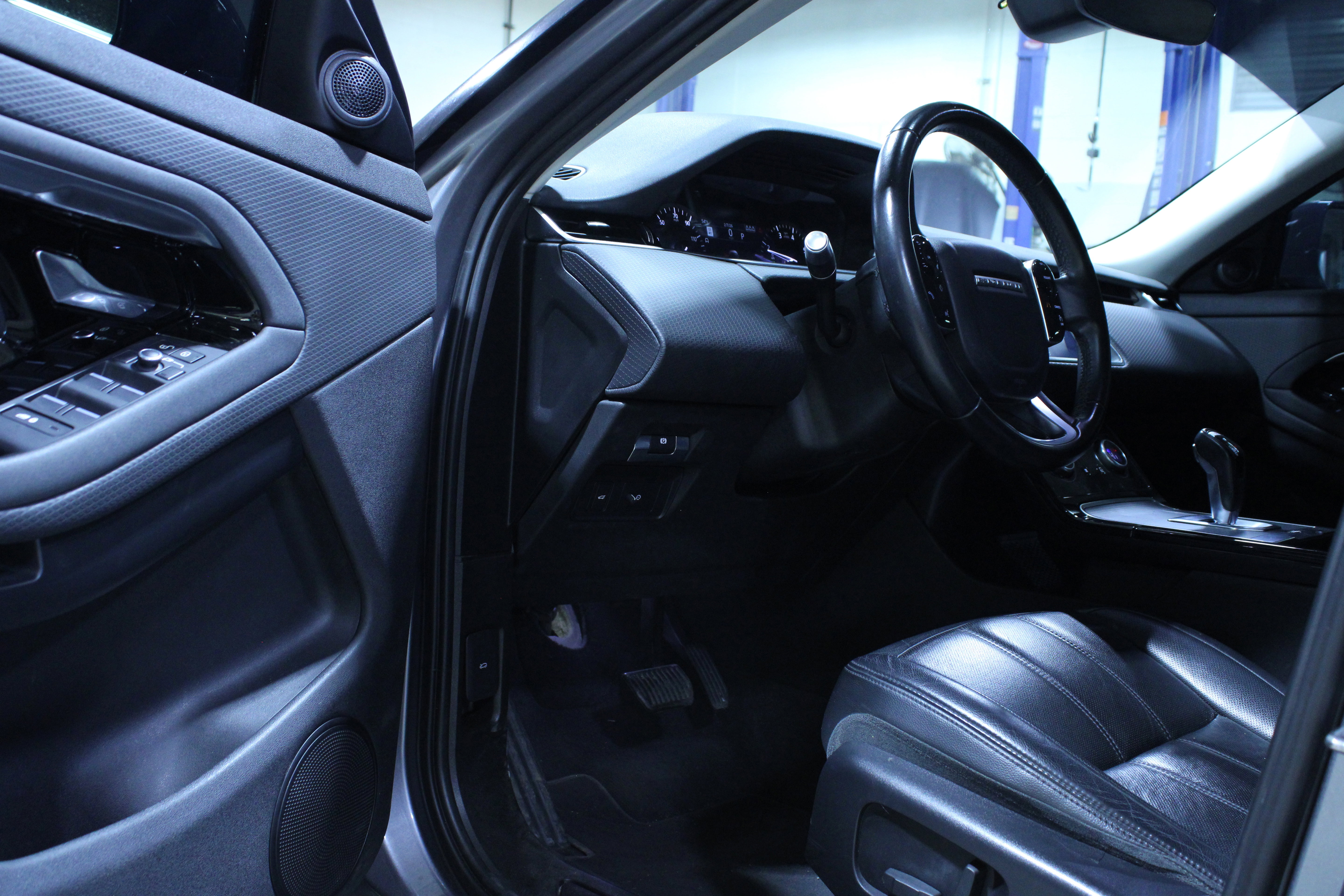 Used 2020 Land Rover Range Rover Evoque S image 3