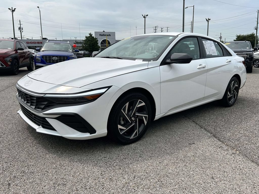 Certified 2025 Hyundai Elantra Sport FWD image 5