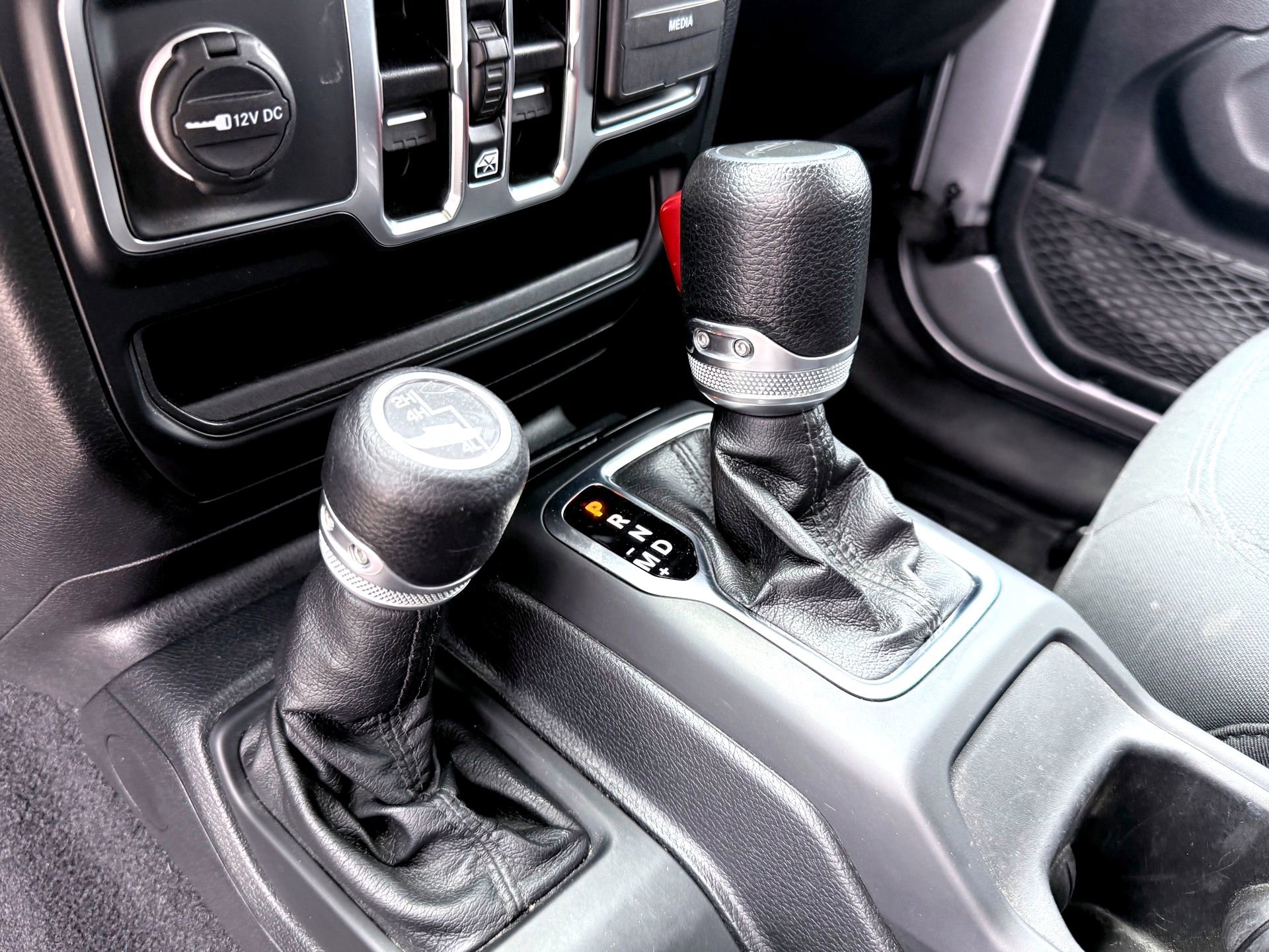 Used 2021 Jeep Gladiator Willys AWD/4WD image 13